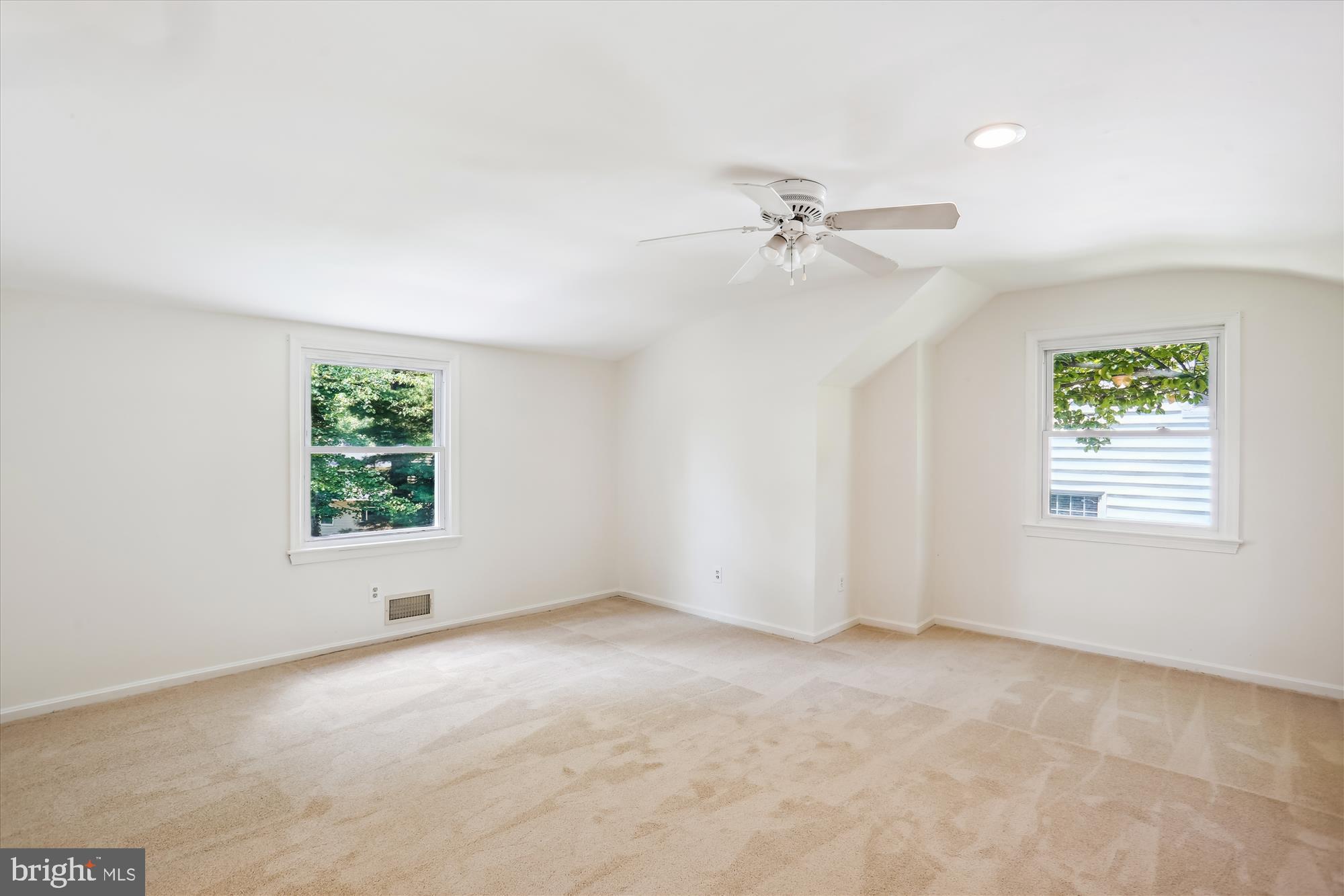 MANOR WOODS - Residential