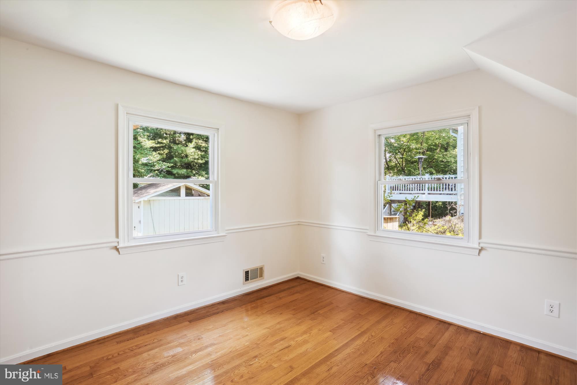 MANOR WOODS - Residential