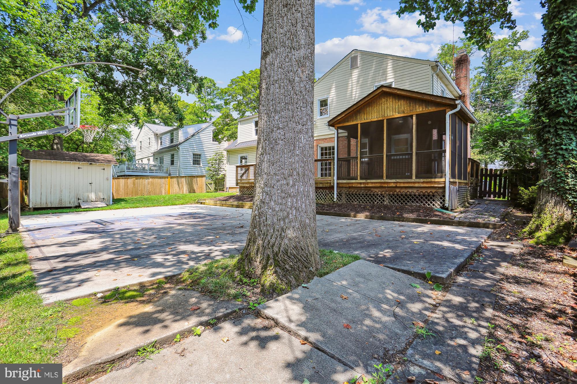 MANOR WOODS - Residential