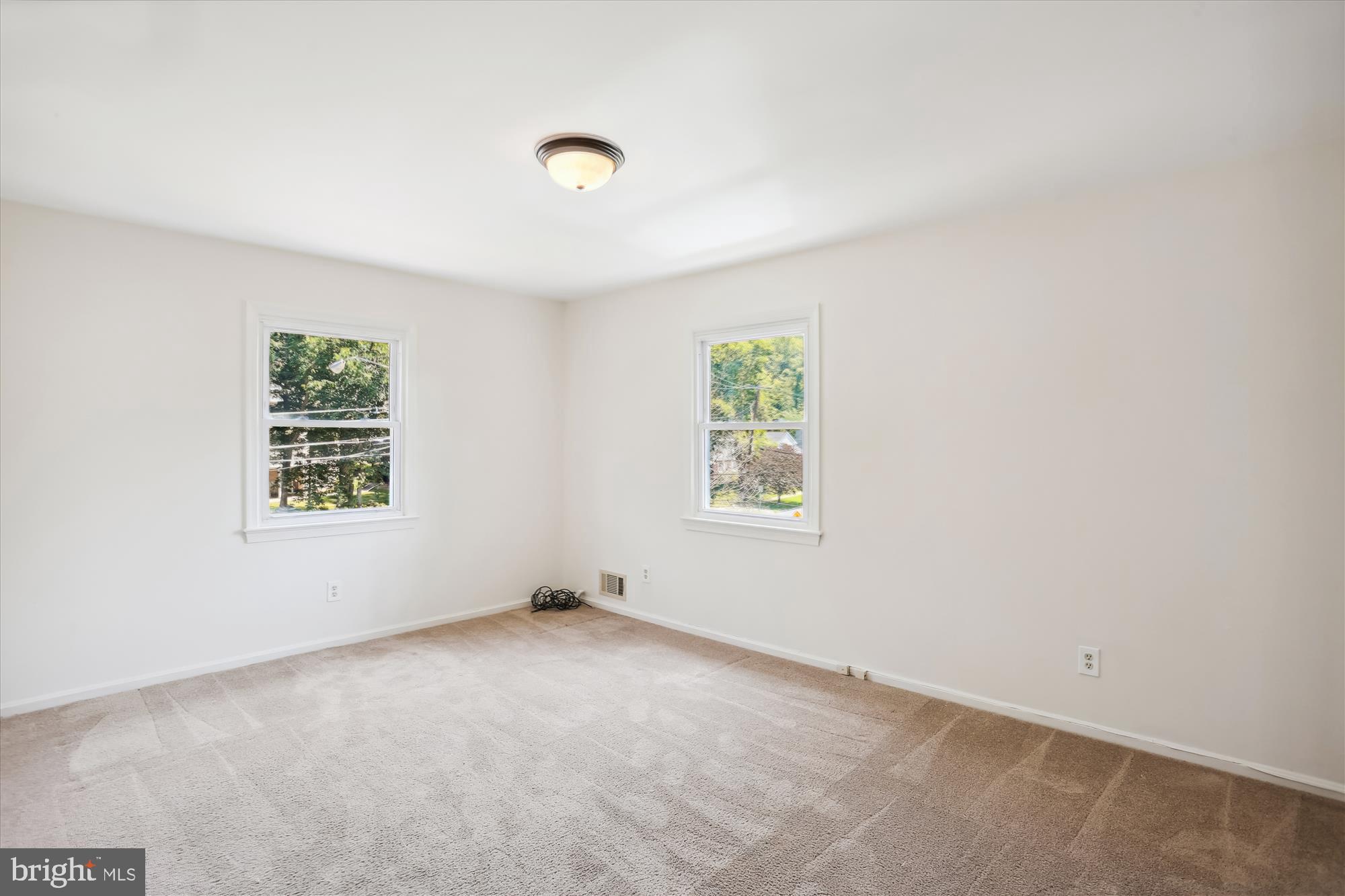 MANOR WOODS - Residential