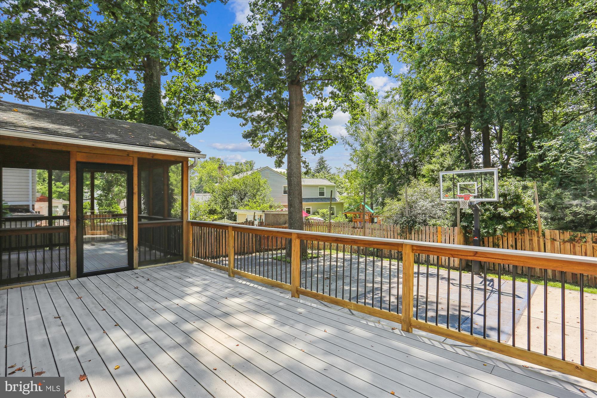 MANOR WOODS - Residential