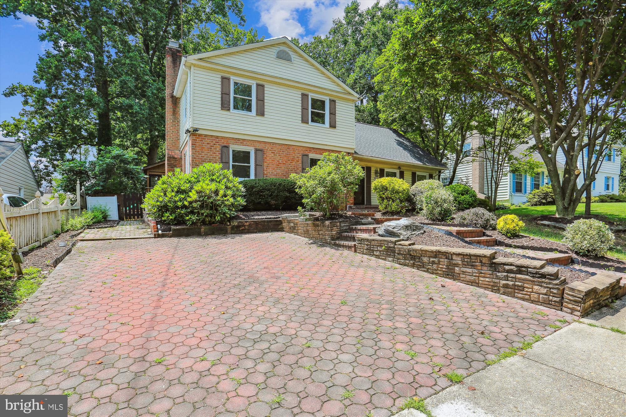 MANOR WOODS - Residential