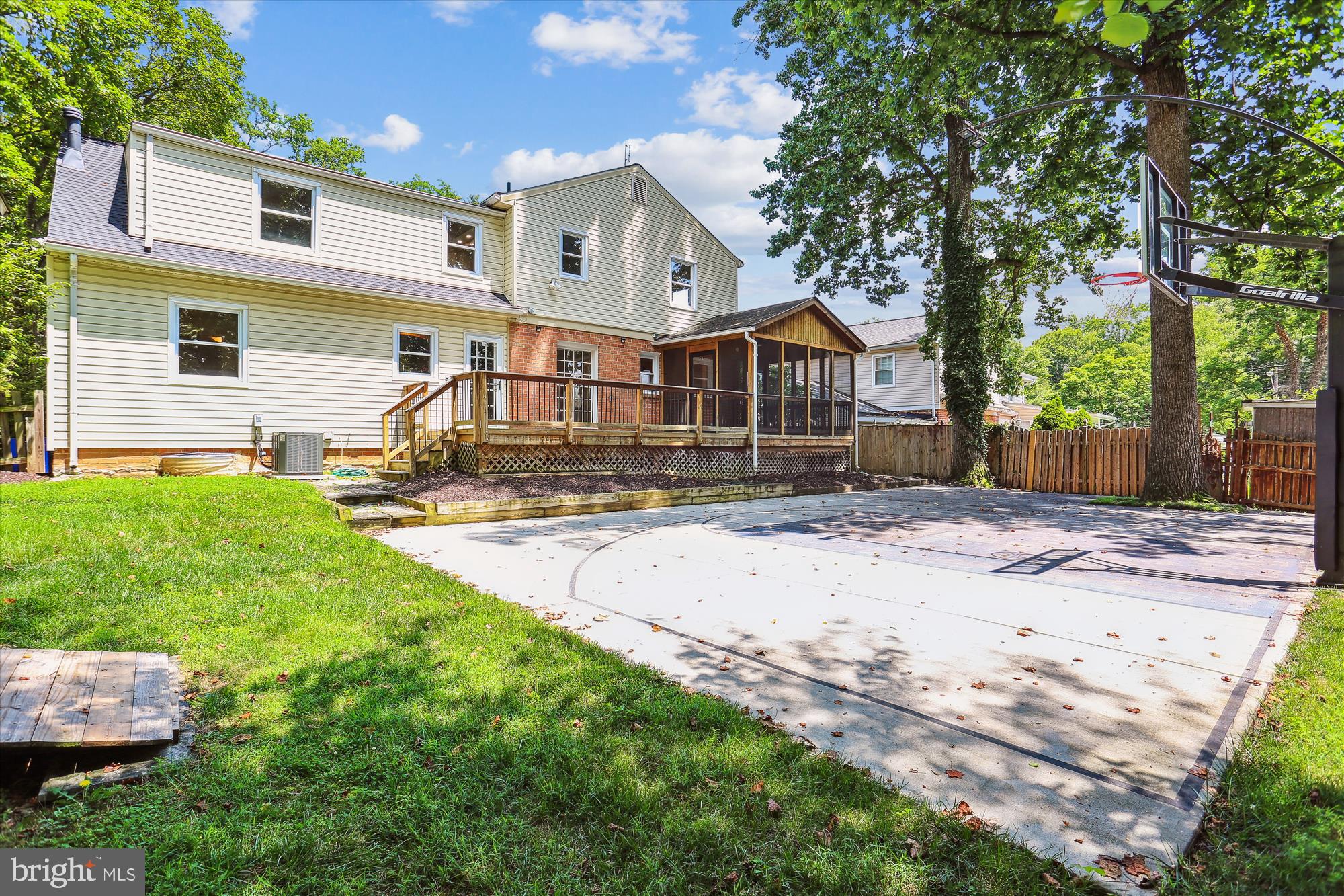 MANOR WOODS - Residential