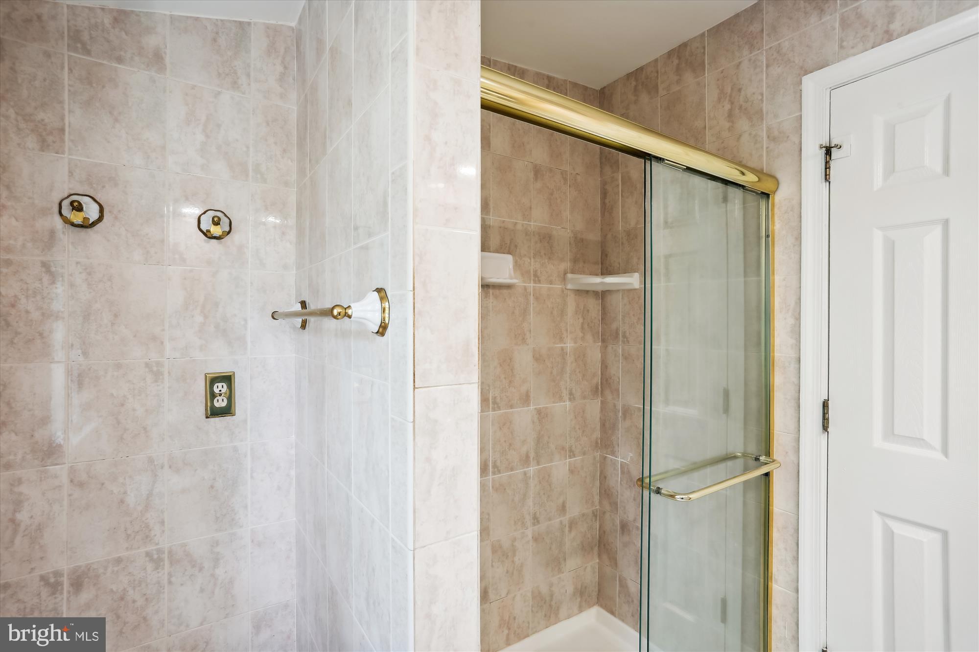 MANOR WOODS - Residential