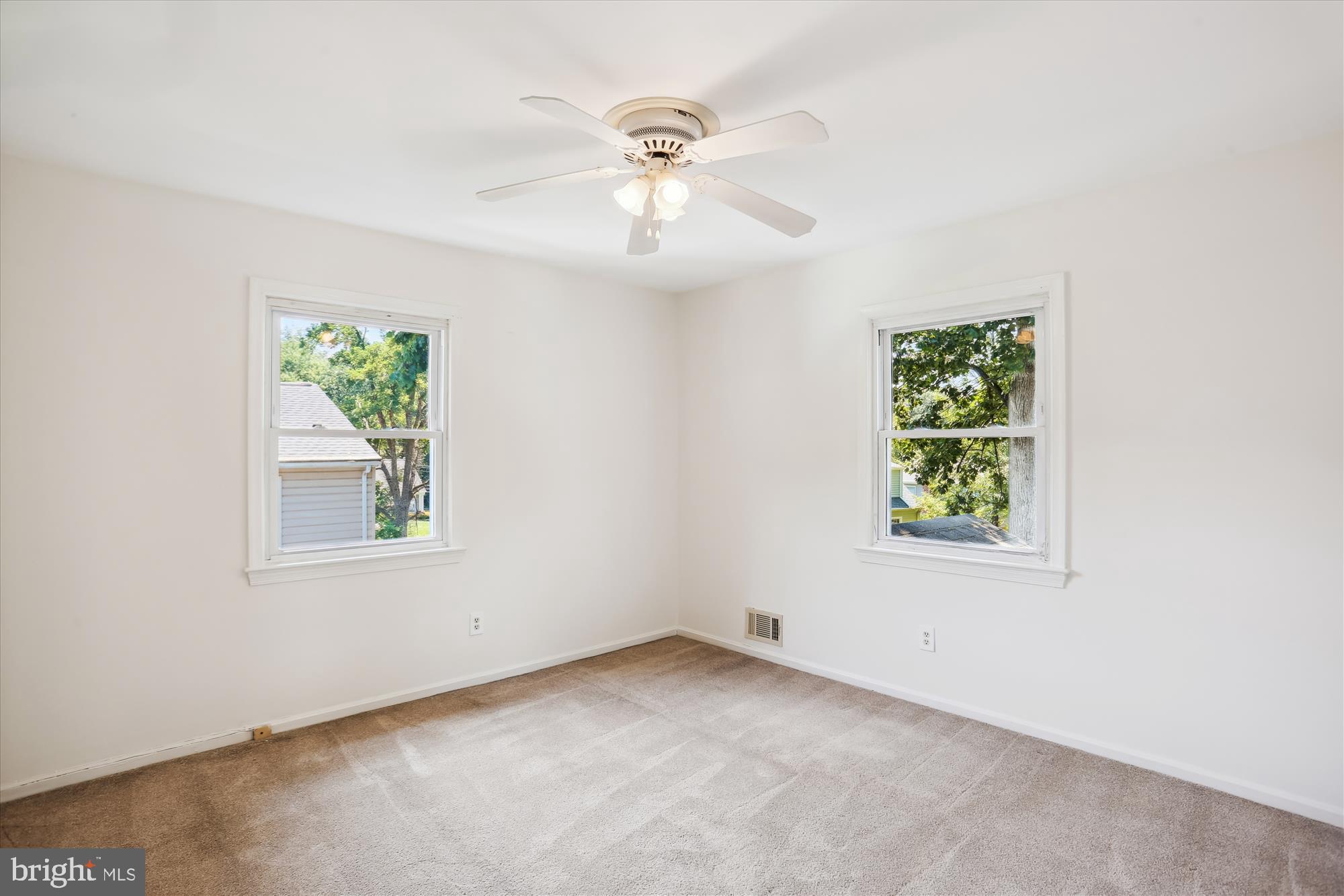 MANOR WOODS - Residential