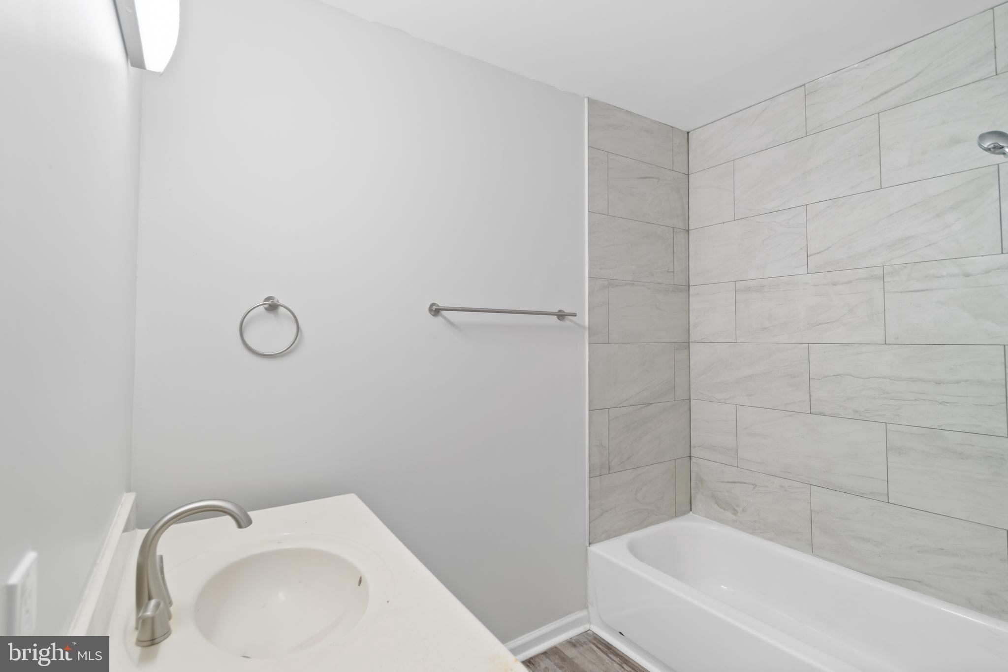 MILL HILL - Residential Lease