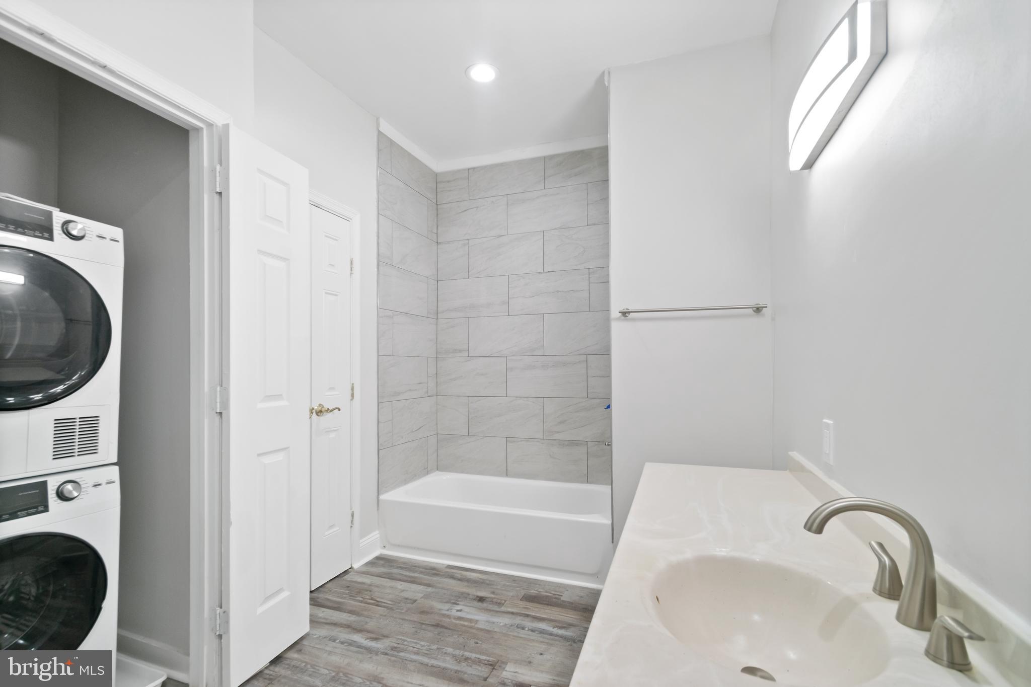 MILL HILL - Residential Lease