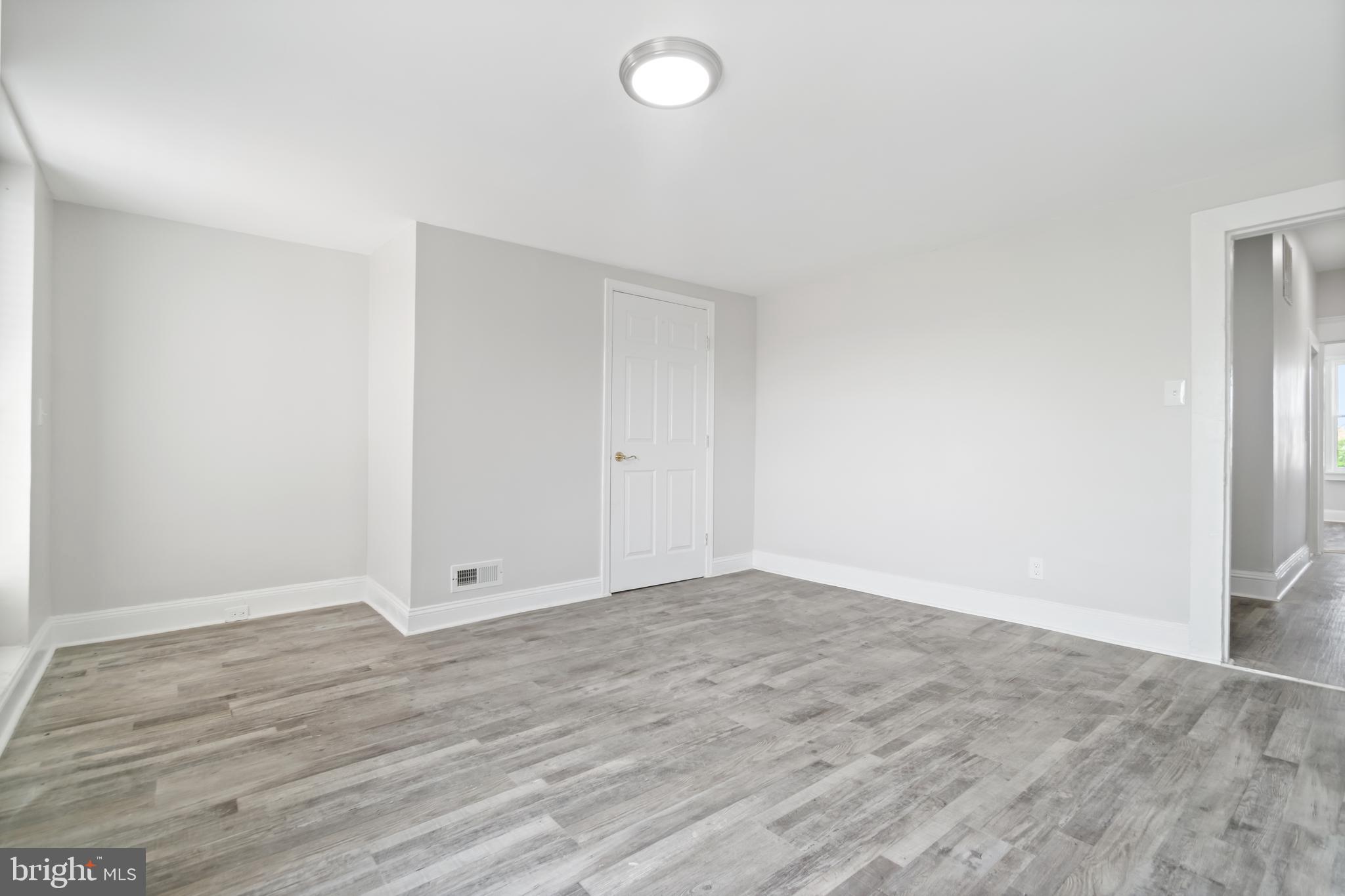 MILL HILL - Residential Lease