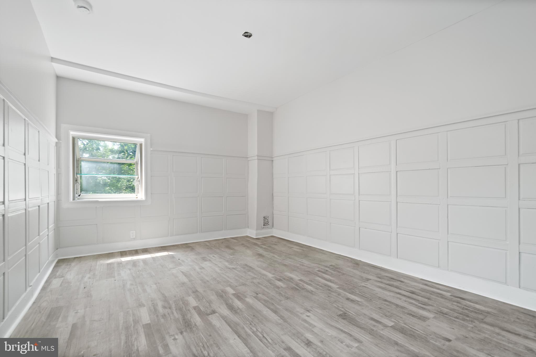 MILL HILL - Residential Lease