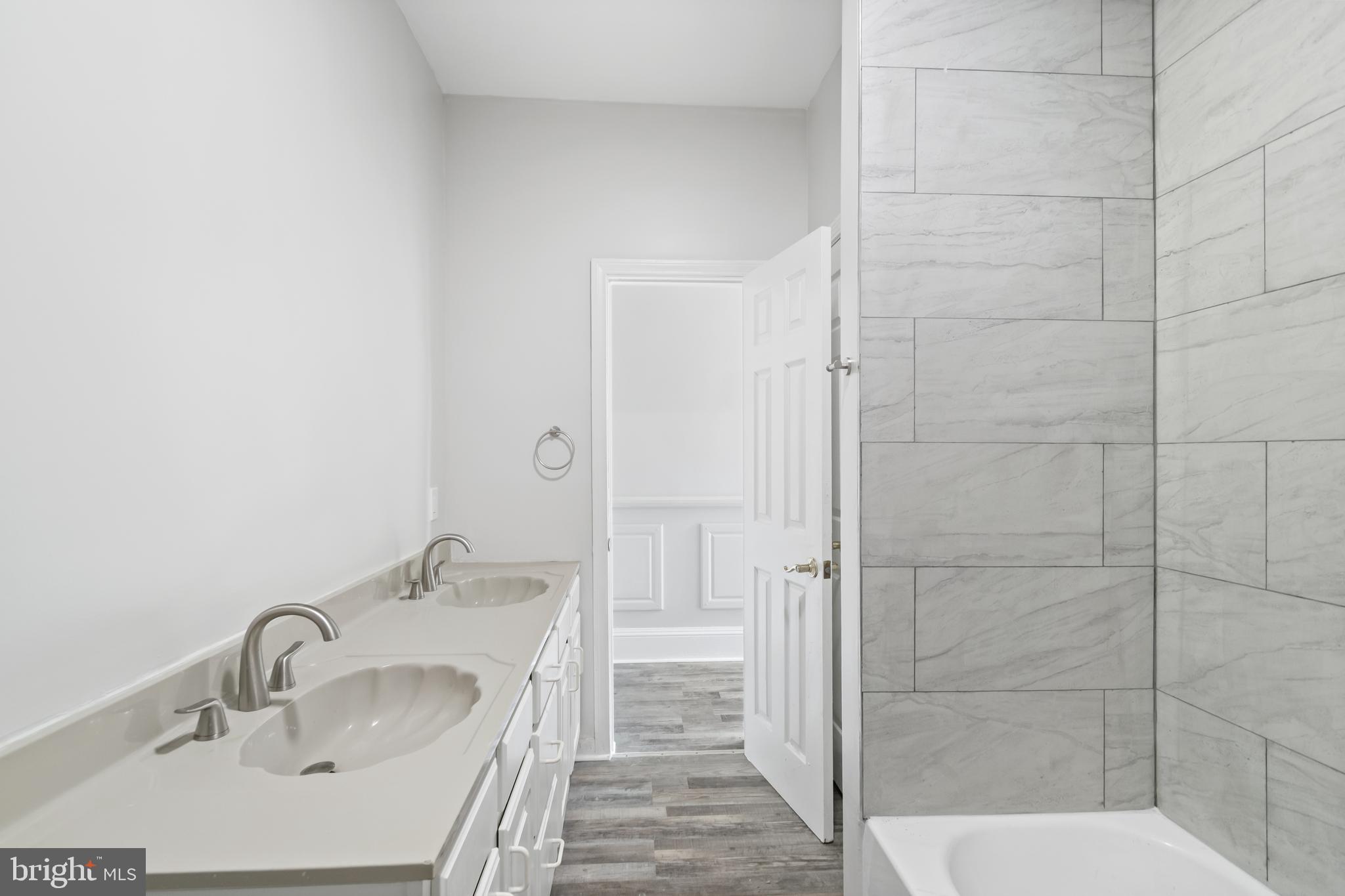 MILL HILL - Residential Lease