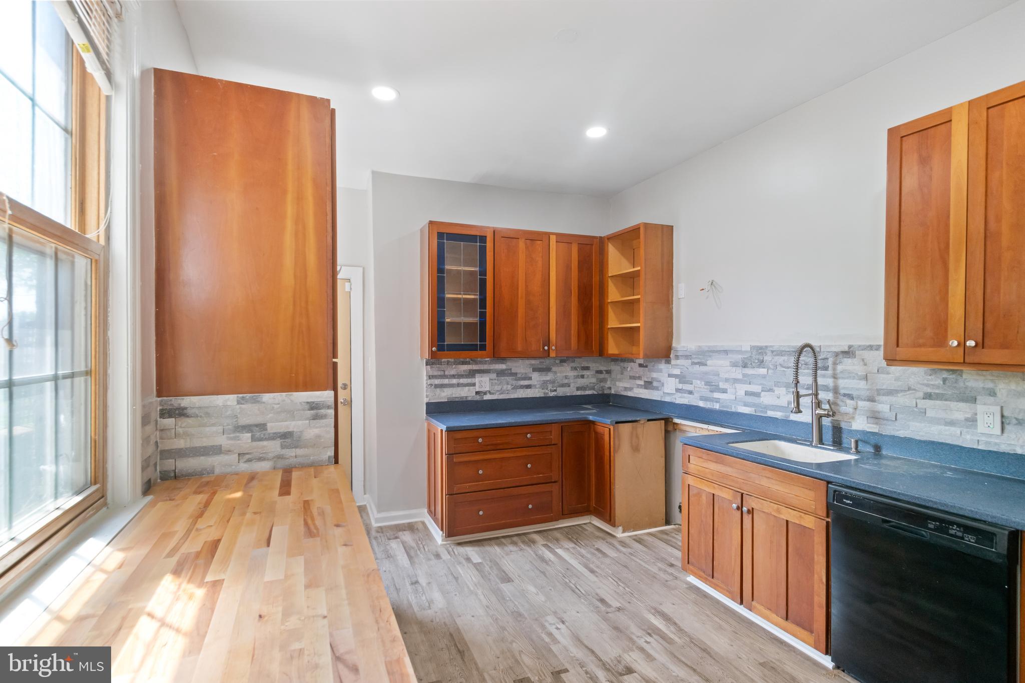 MILL HILL - Residential Lease