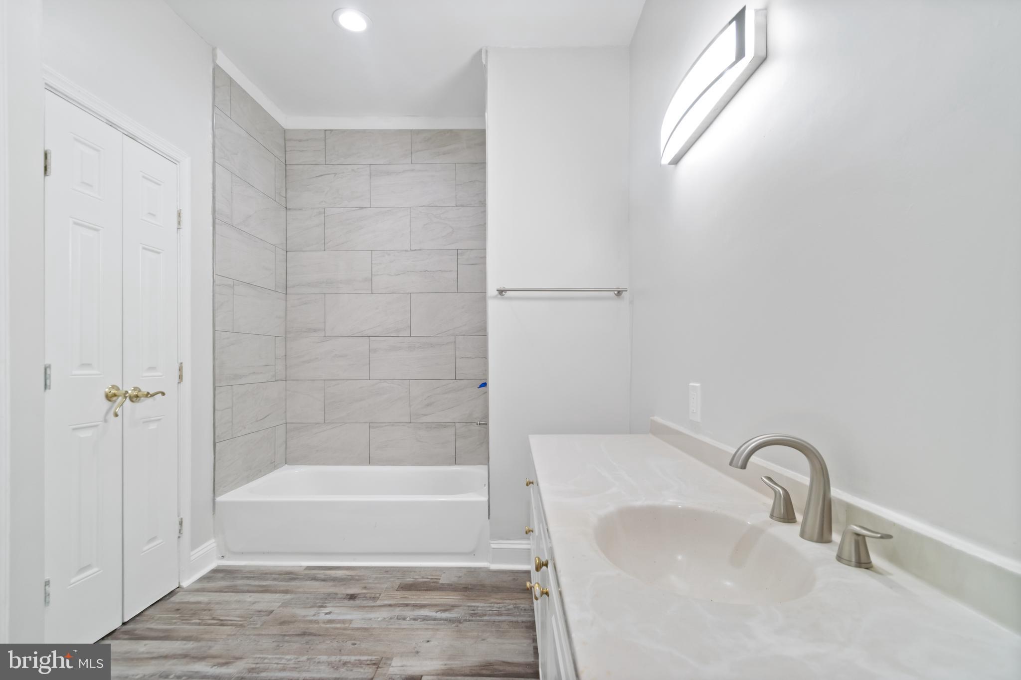 MILL HILL - Residential Lease