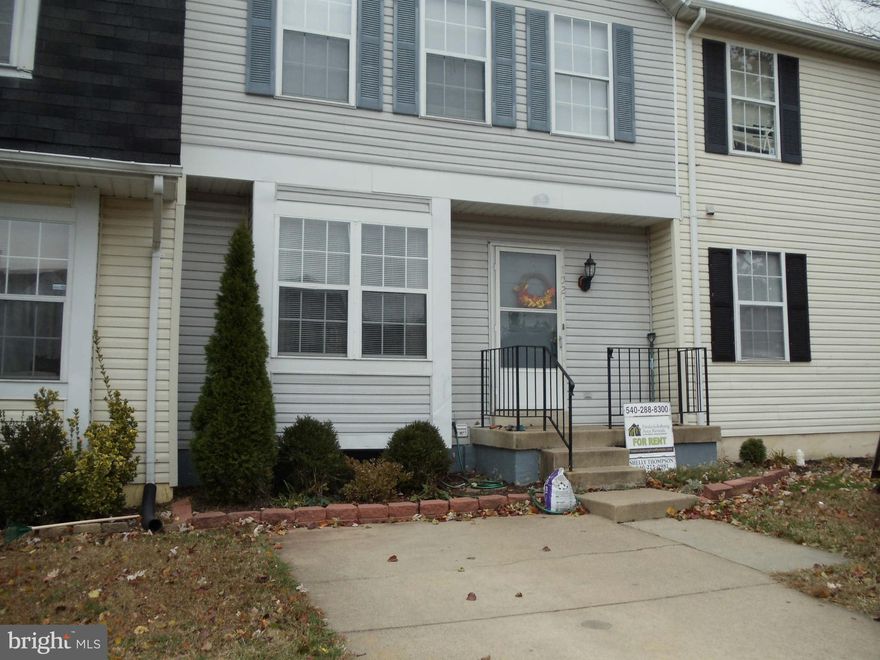 NO APPLICATION FEE. USE VAR 300 APPLICATION. NEWER CARPET, NEW A/C EXTRA LARGE DECK WITH PRIVATE PARIO BELOW. THIS TOWN HOME IS WARM AND VERY COZY, MINUTES TO QUANTICO W/3 FINISHED LEVELS. BASEMENT IS WALKOUT TO LARGE PATIO PARTIALLY ENCLOSED WITH LATTICE.