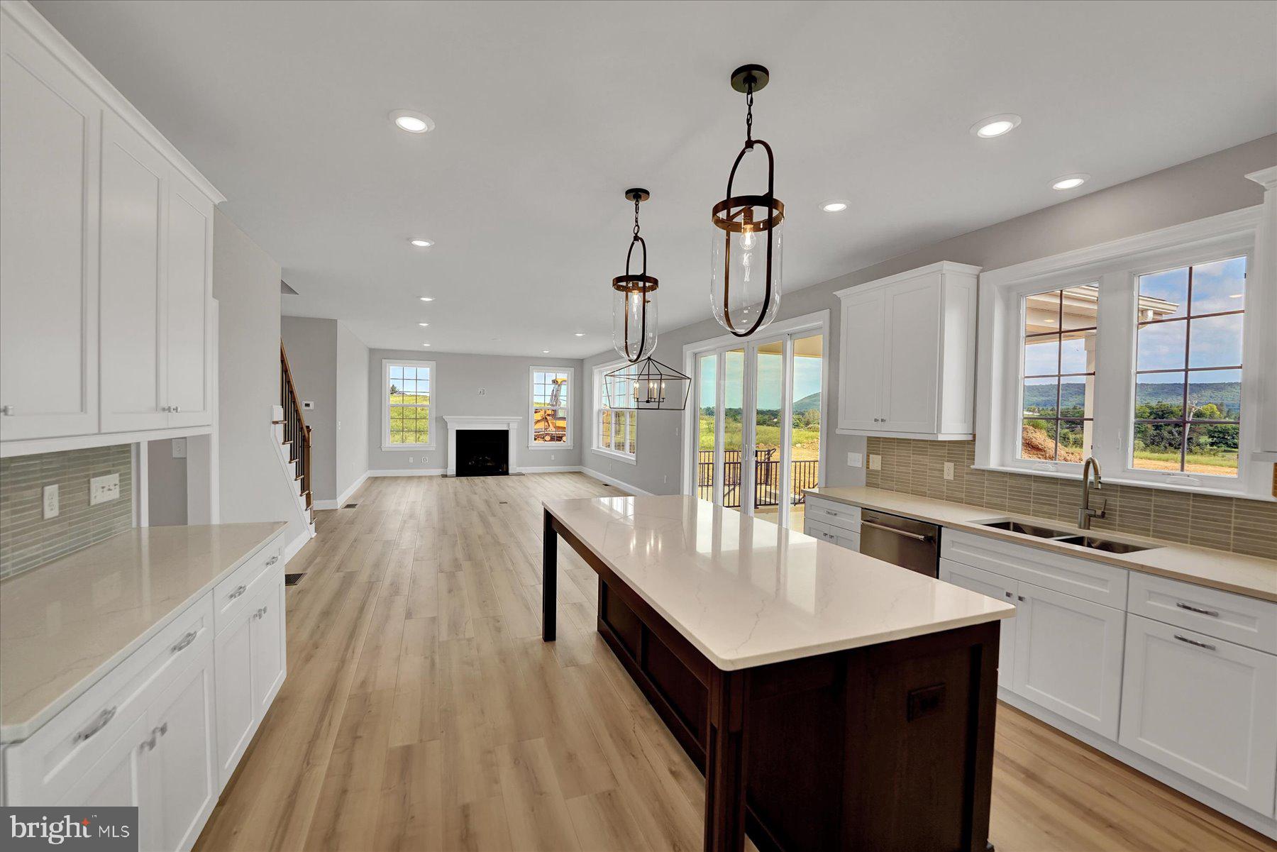 LAUREL HILLS - Residential