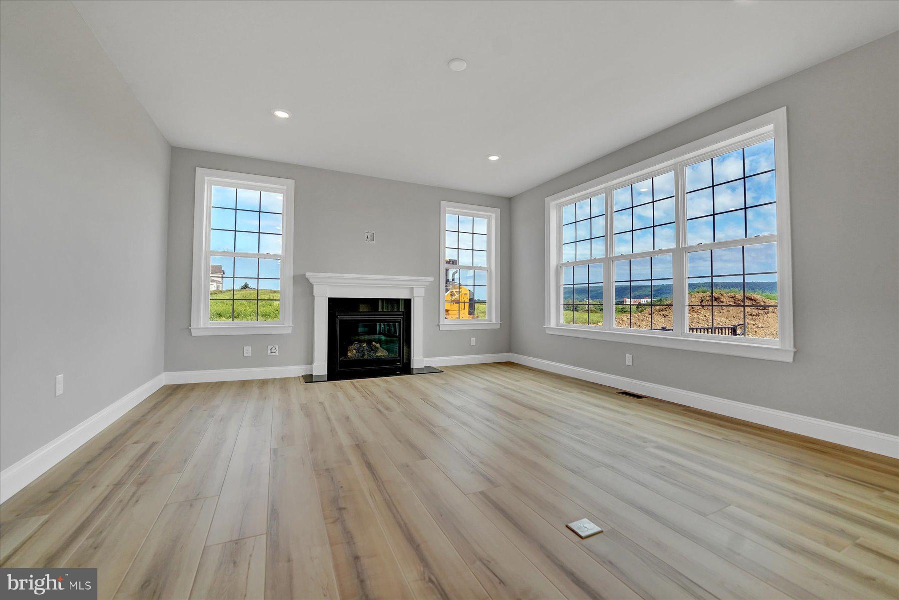 LAUREL HILLS - Residential