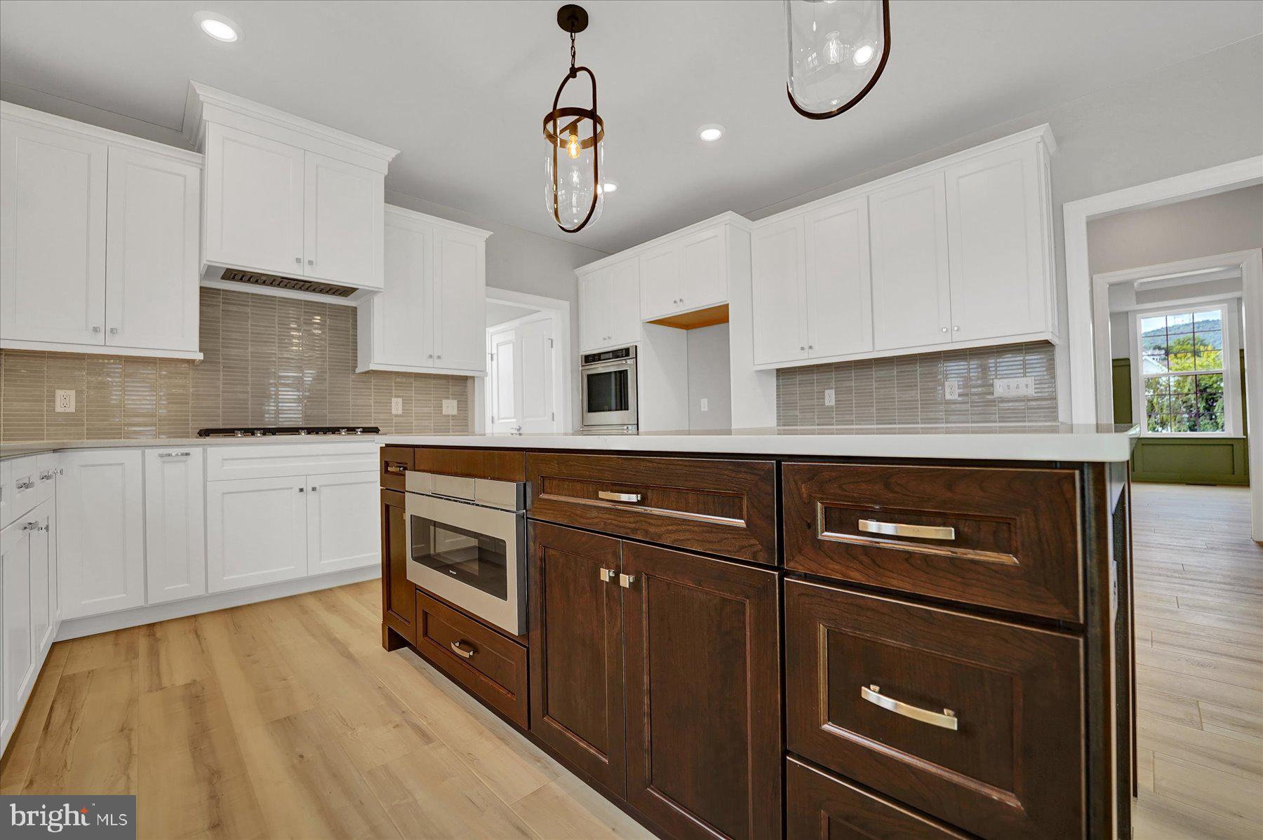 LAUREL HILLS - Residential