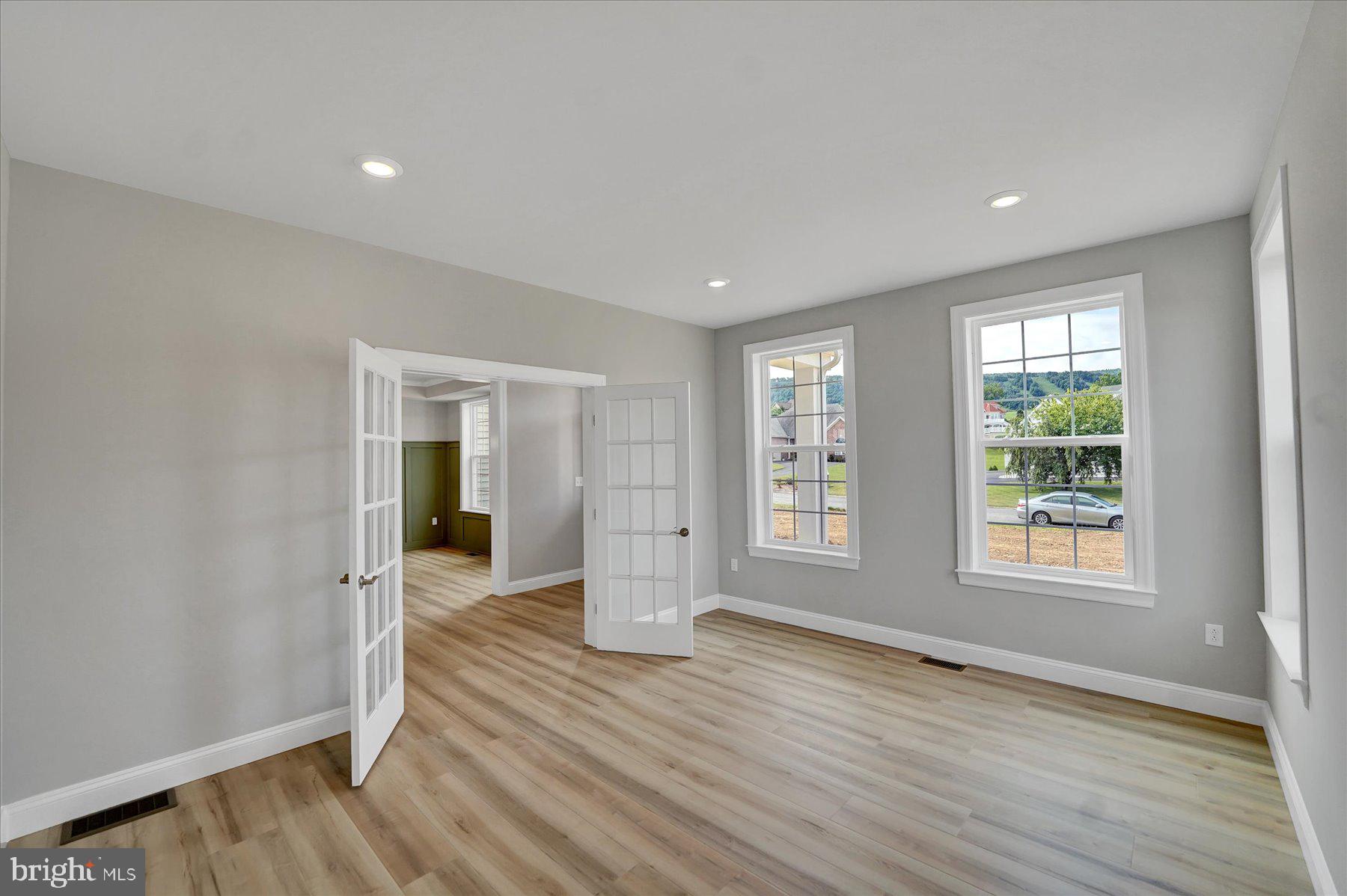 LAUREL HILLS - Residential