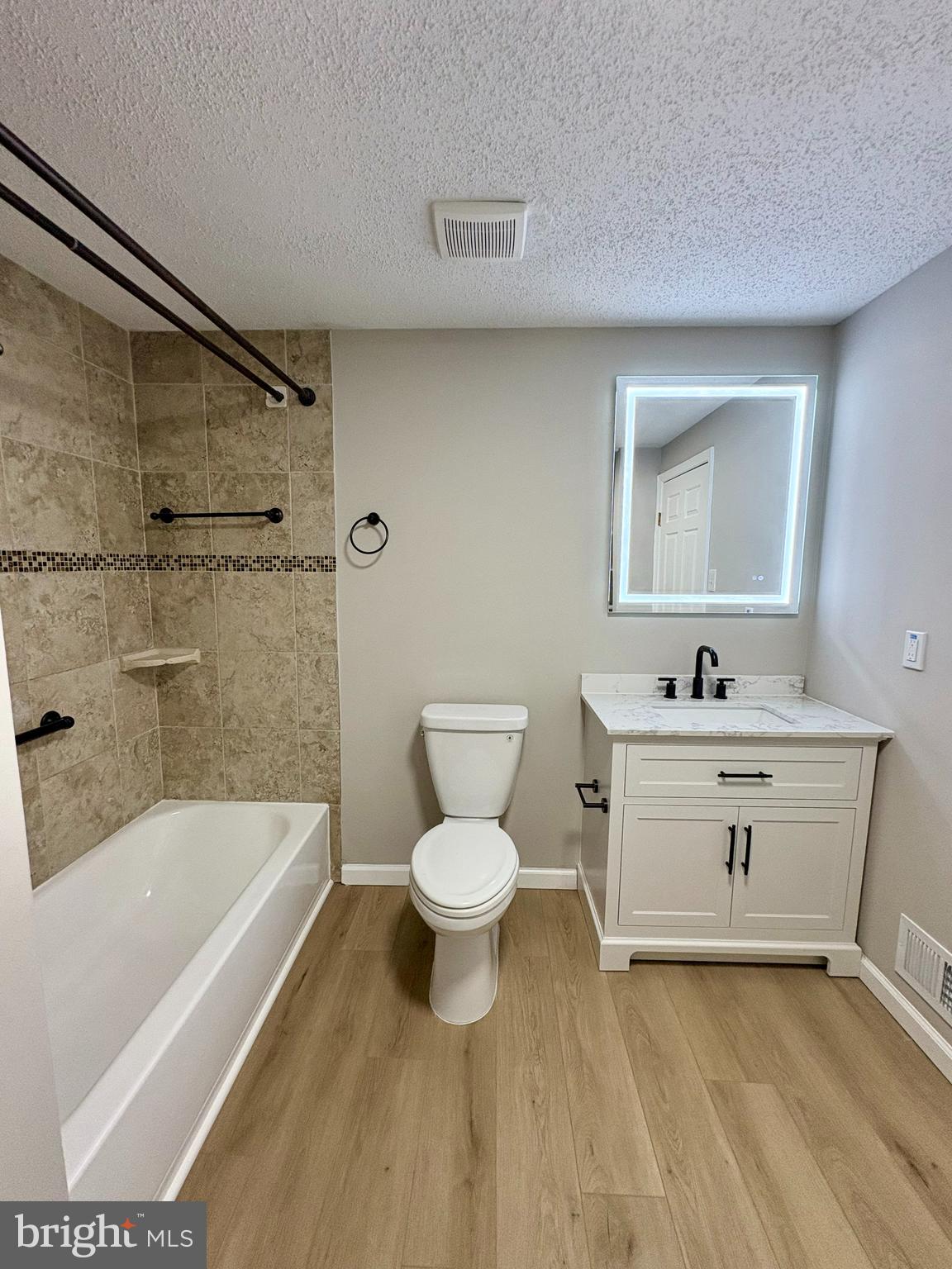 D EVEREUX WEST - Residential