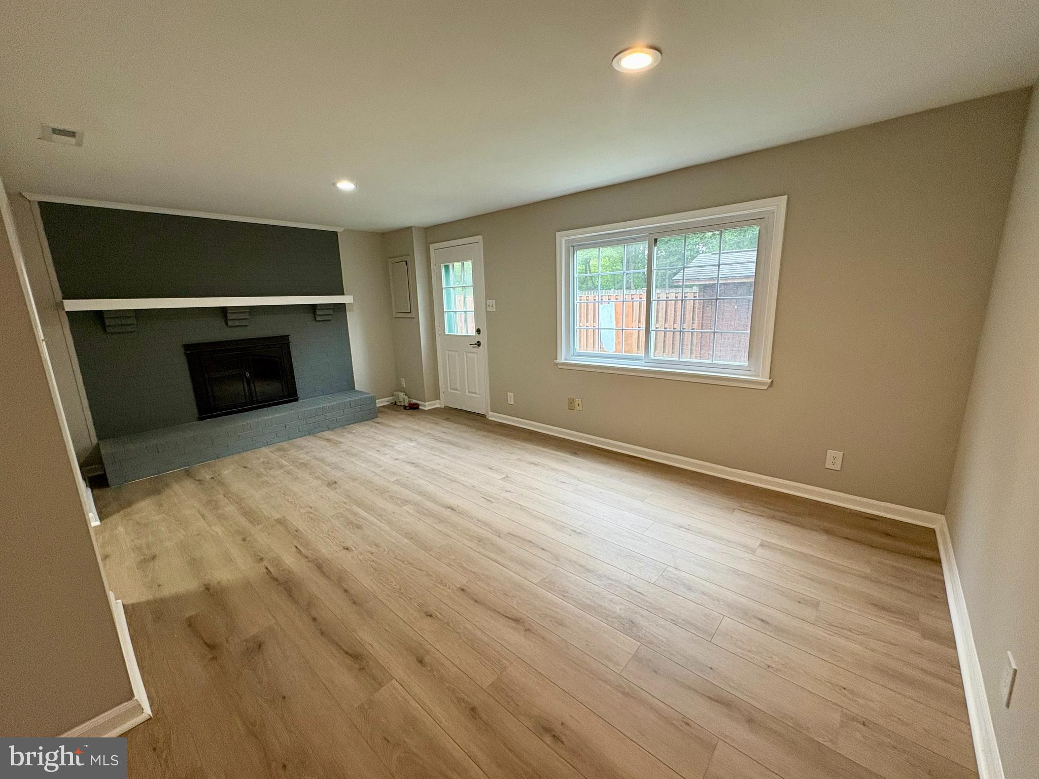 D EVEREUX WEST - Residential