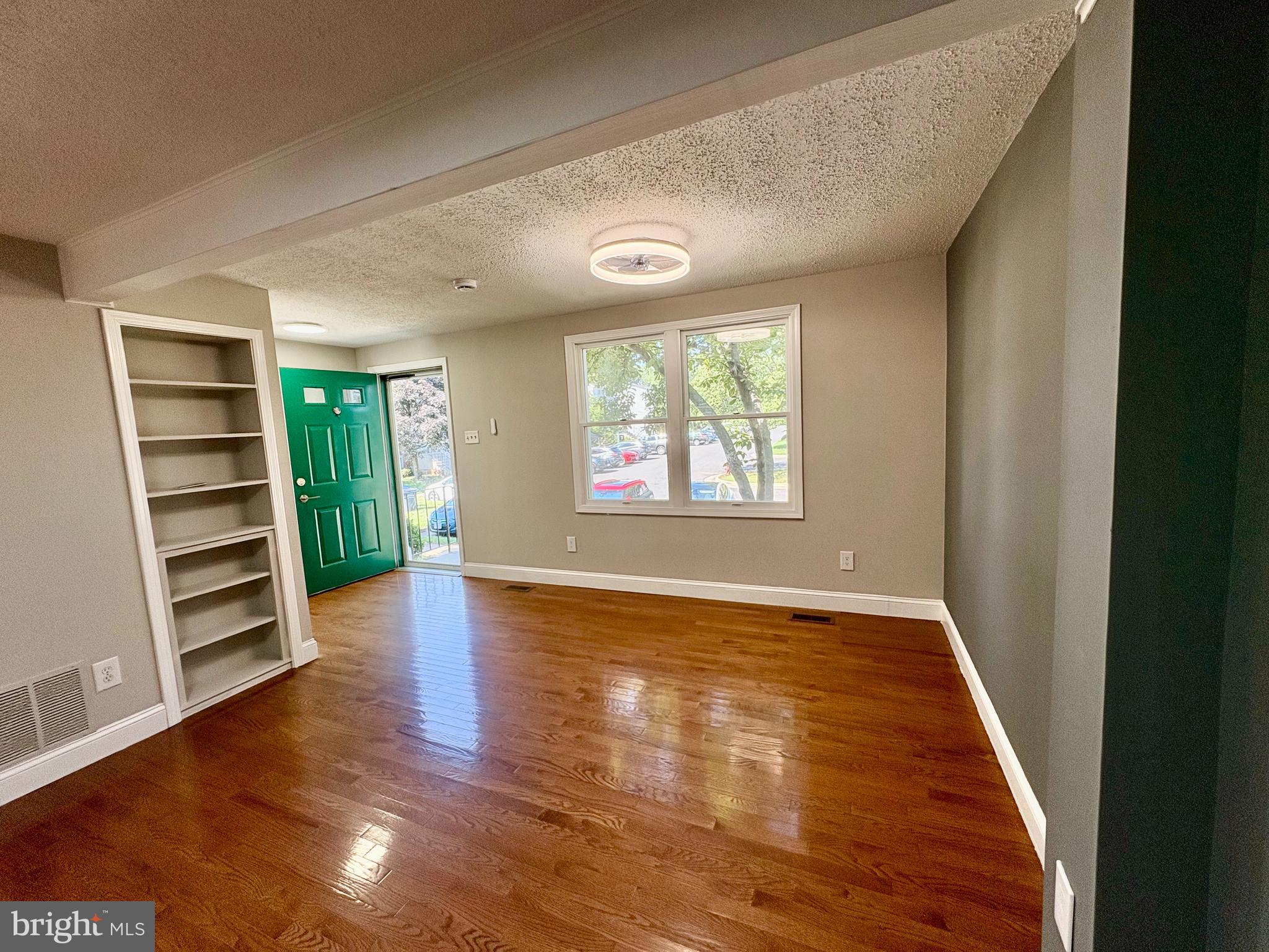 D EVEREUX WEST - Residential