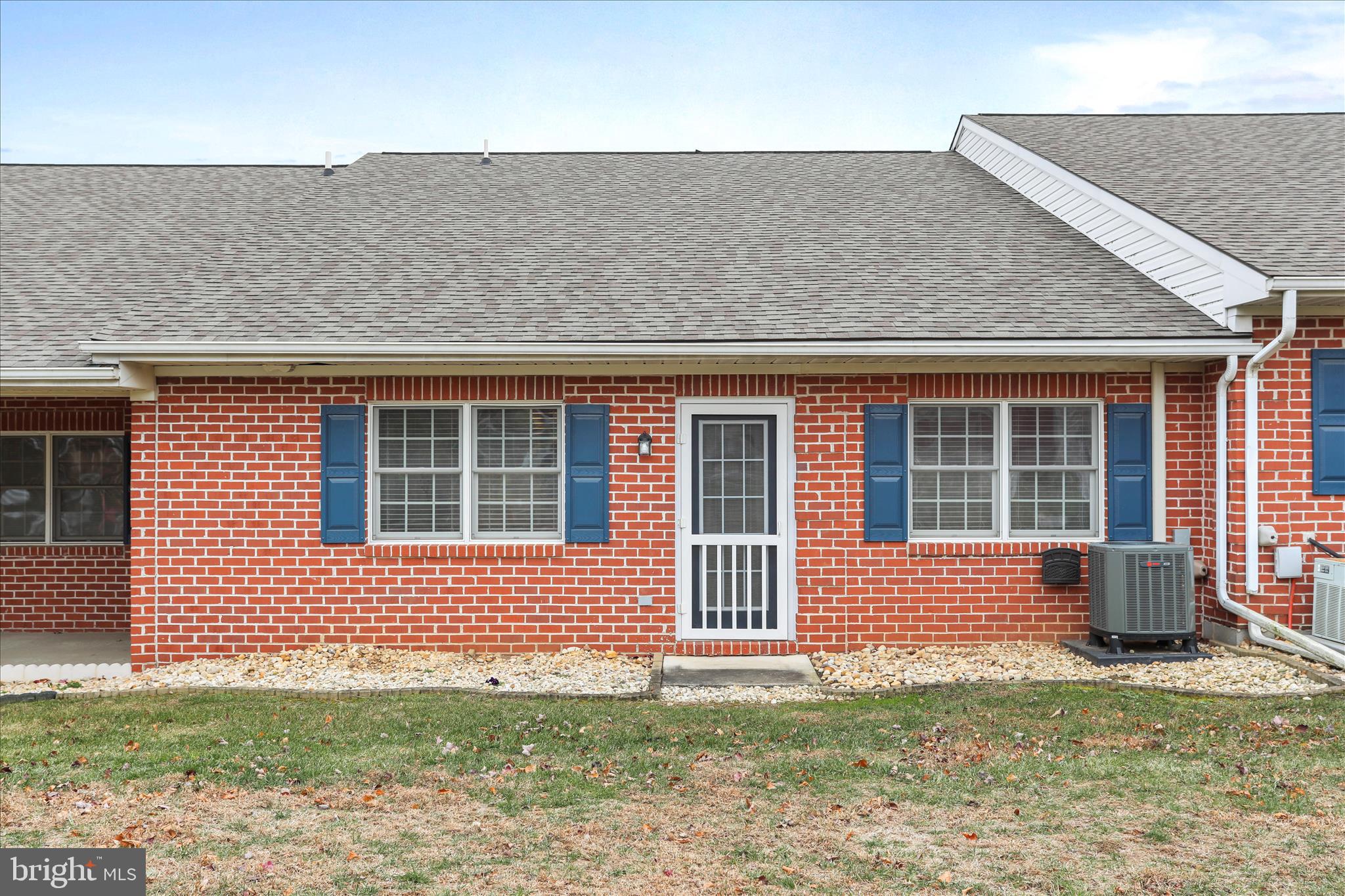 SUMMERLAND MANOR - Residential