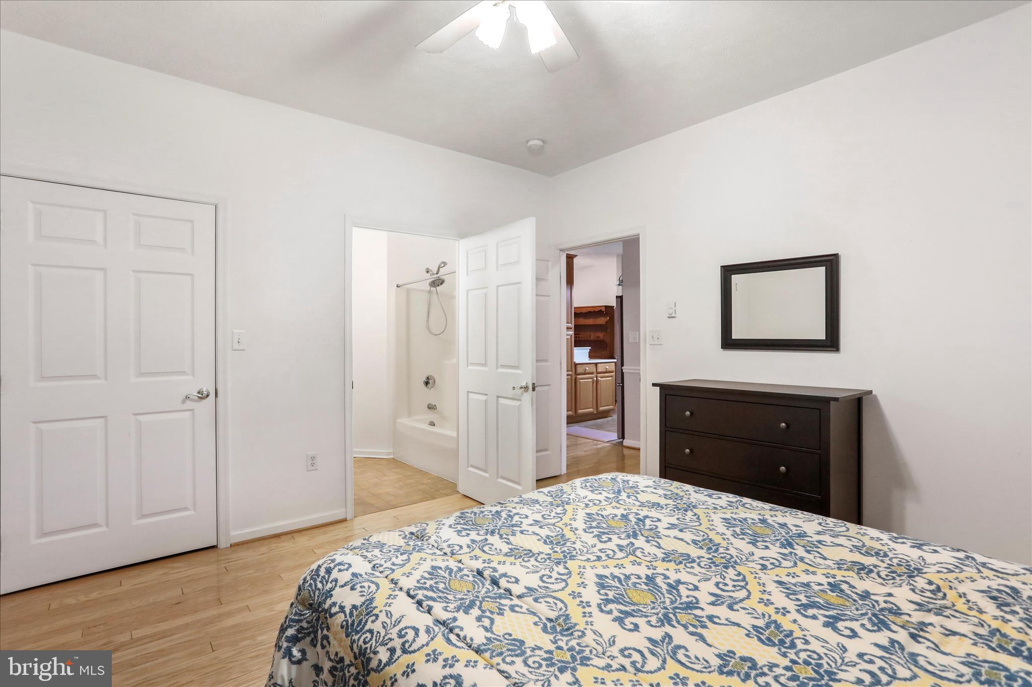 SUMMERLAND MANOR - Residential