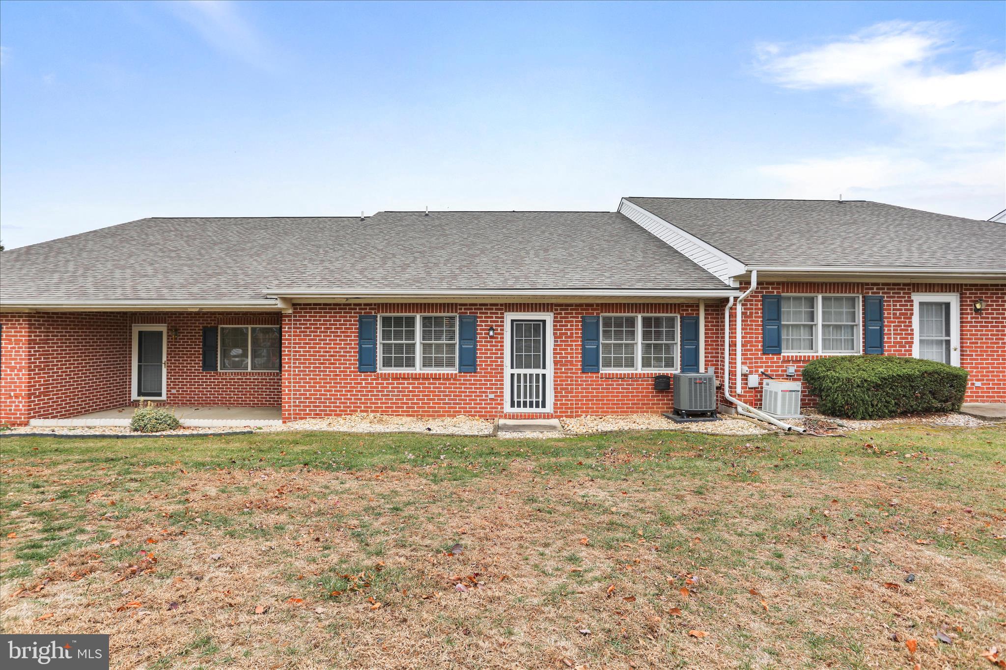 SUMMERLAND MANOR - Residential