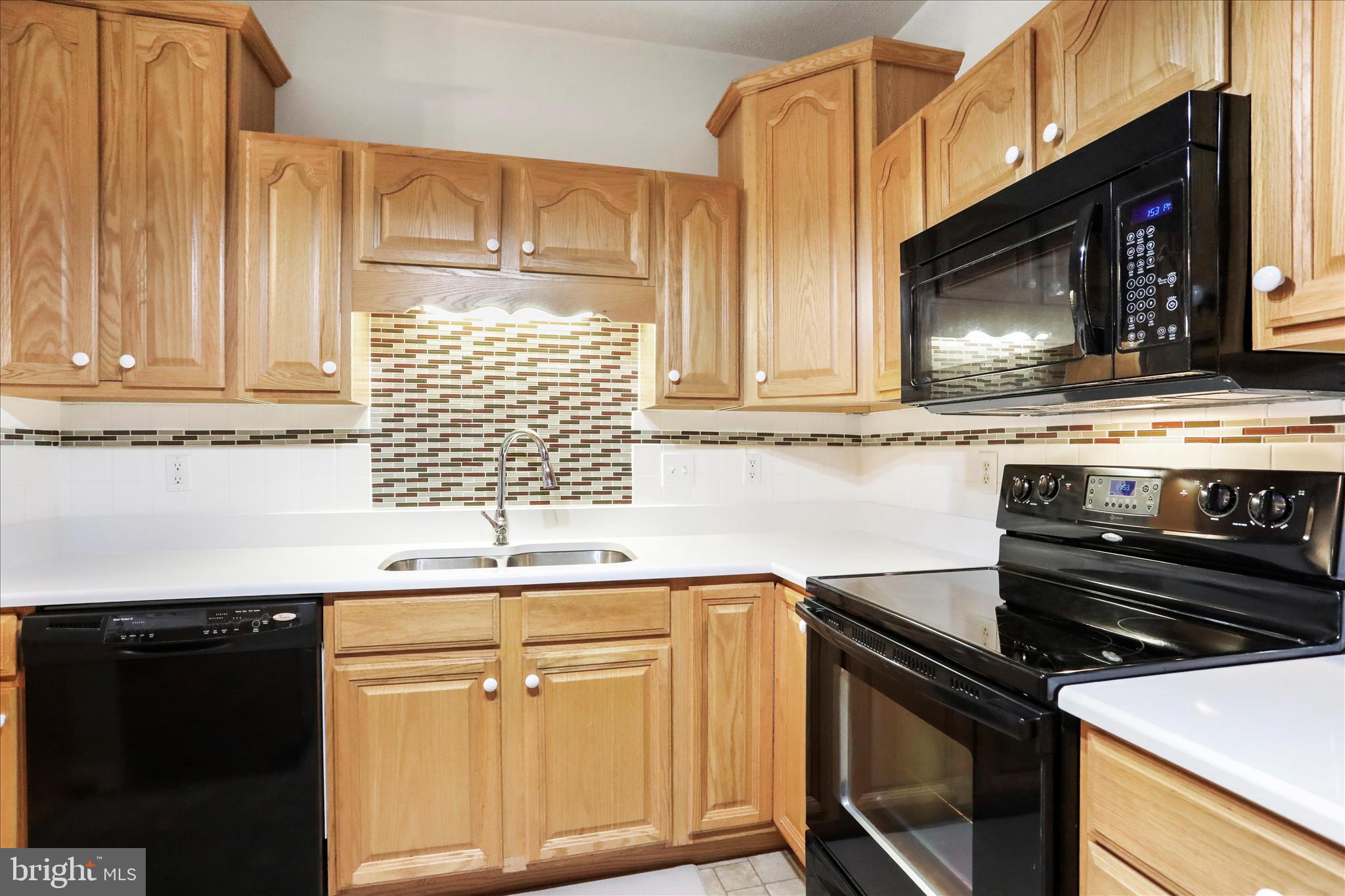 SUMMERLAND MANOR - Residential