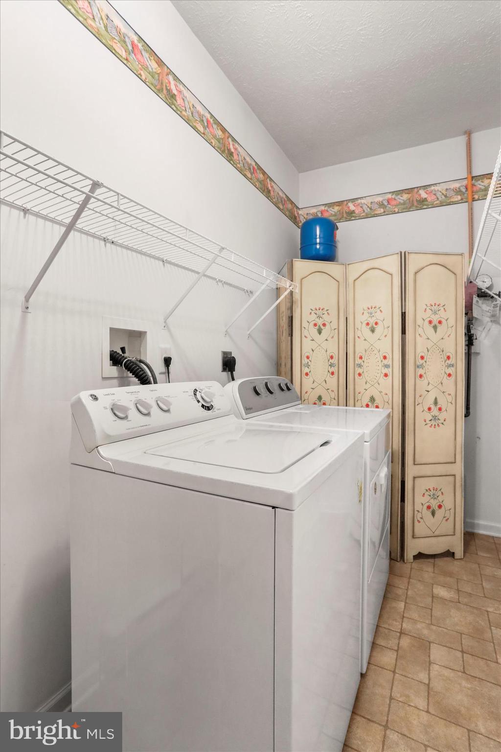 SUMMERLAND MANOR - Residential