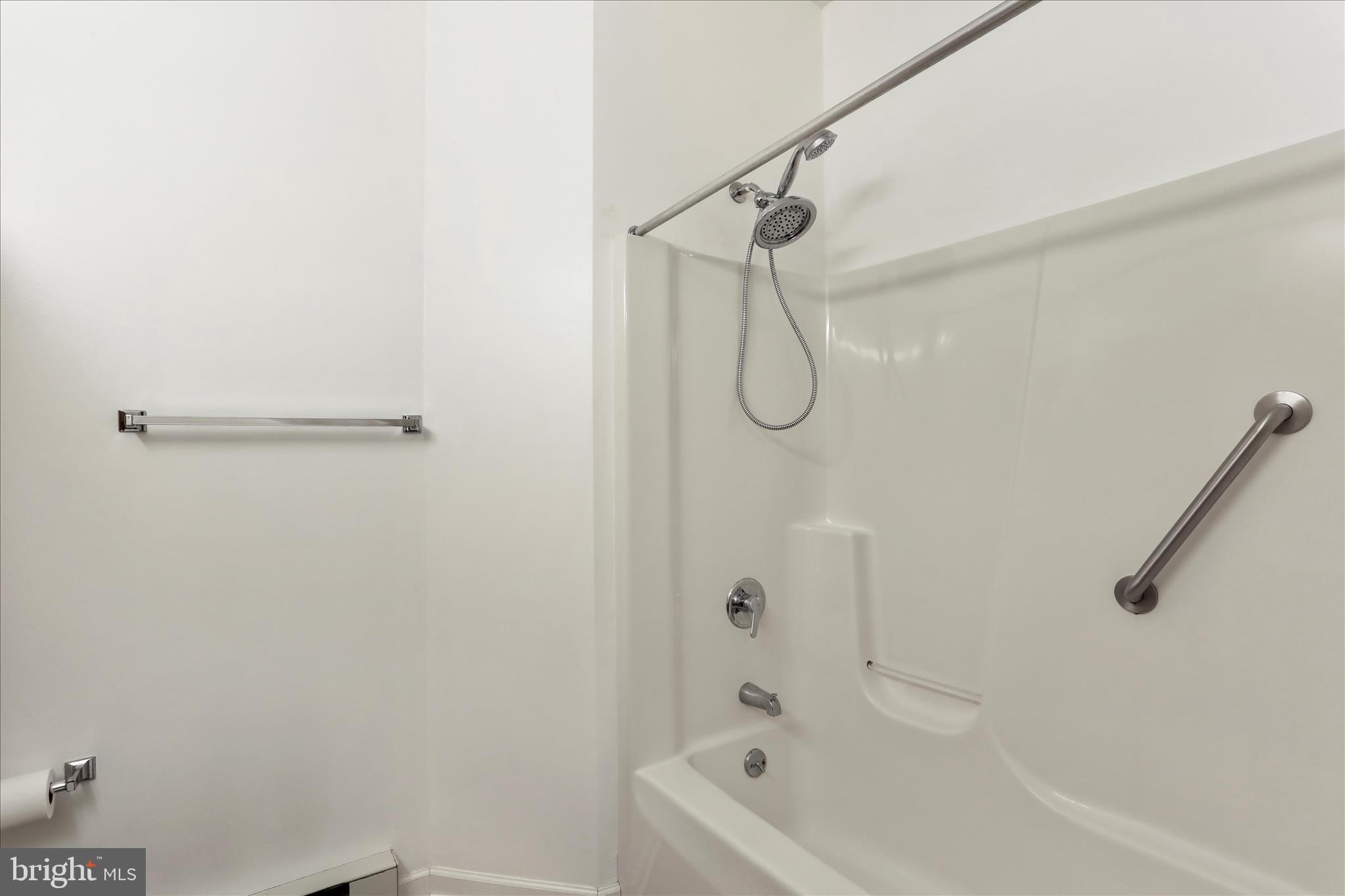 SUMMERLAND MANOR - Residential