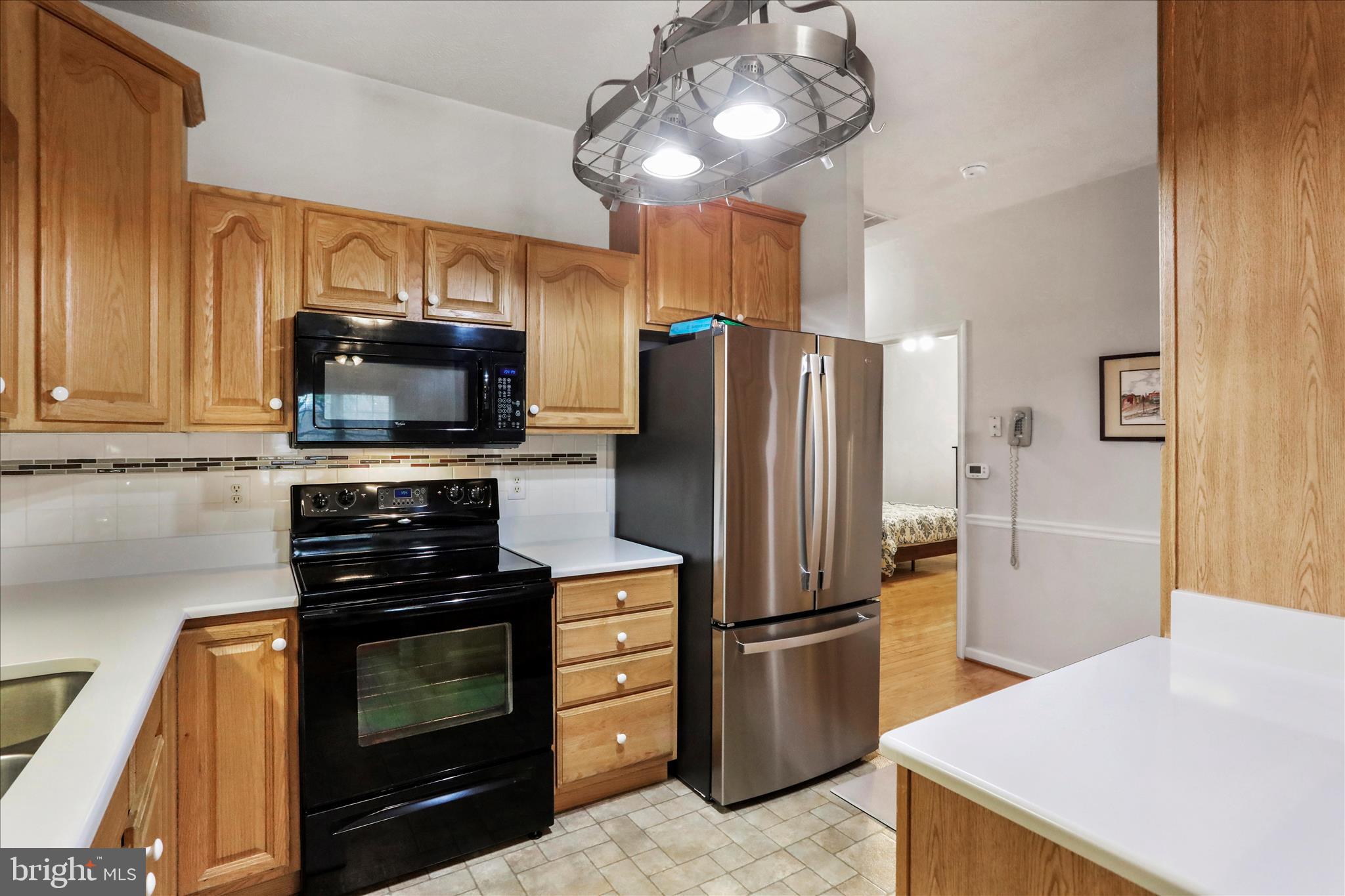 SUMMERLAND MANOR - Residential