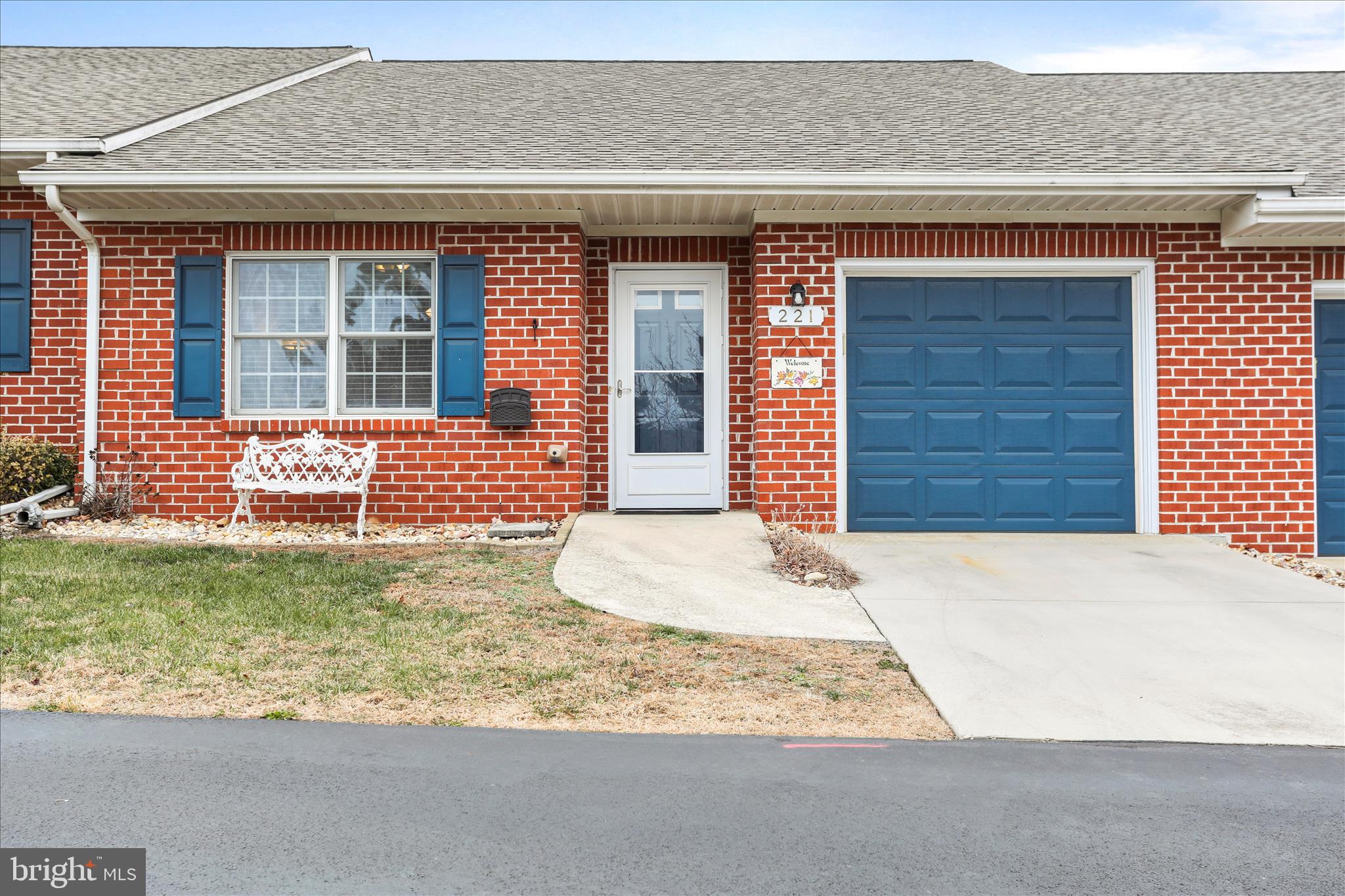 SUMMERLAND MANOR - Residential