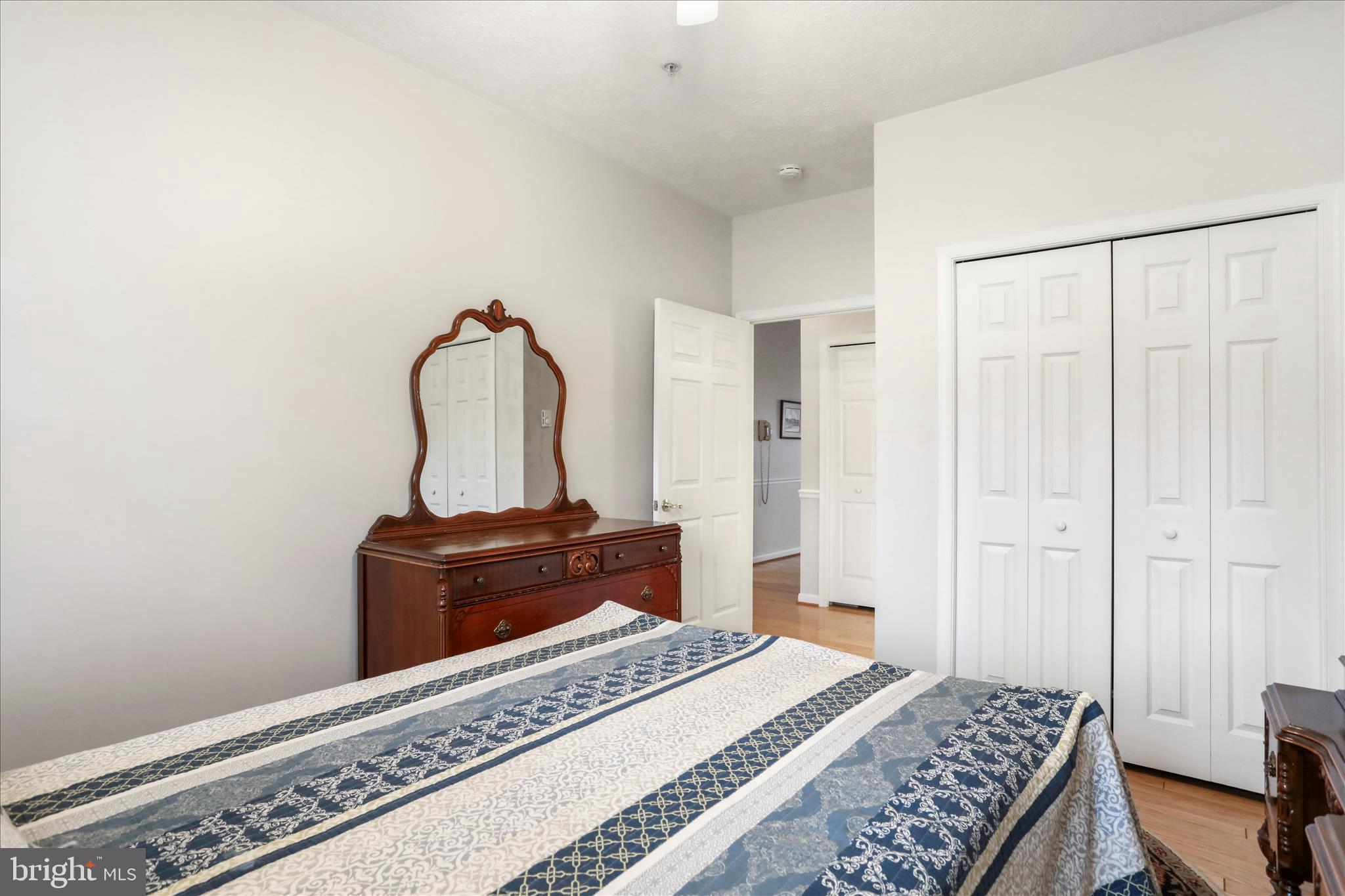 SUMMERLAND MANOR - Residential