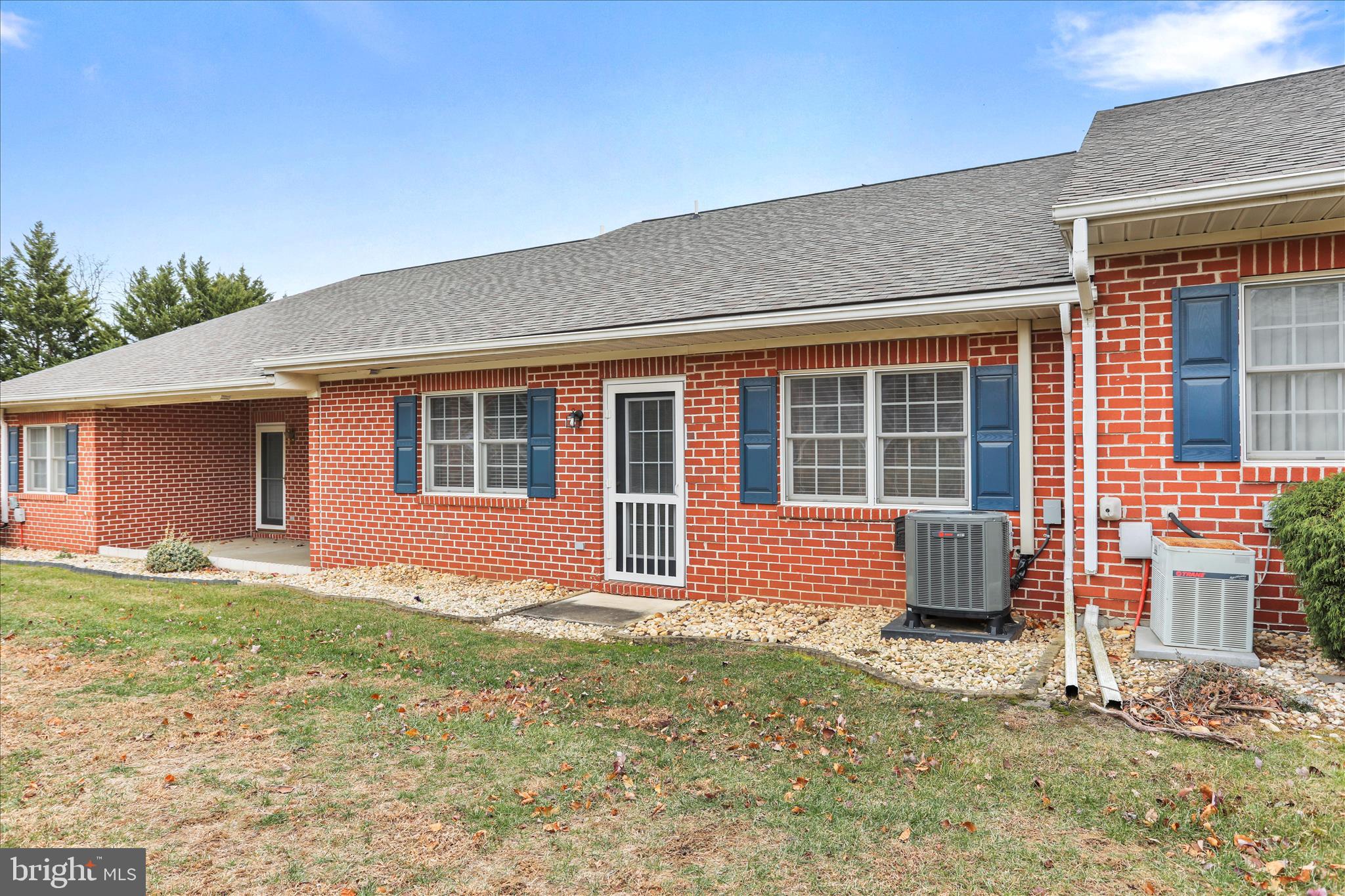 SUMMERLAND MANOR - Residential