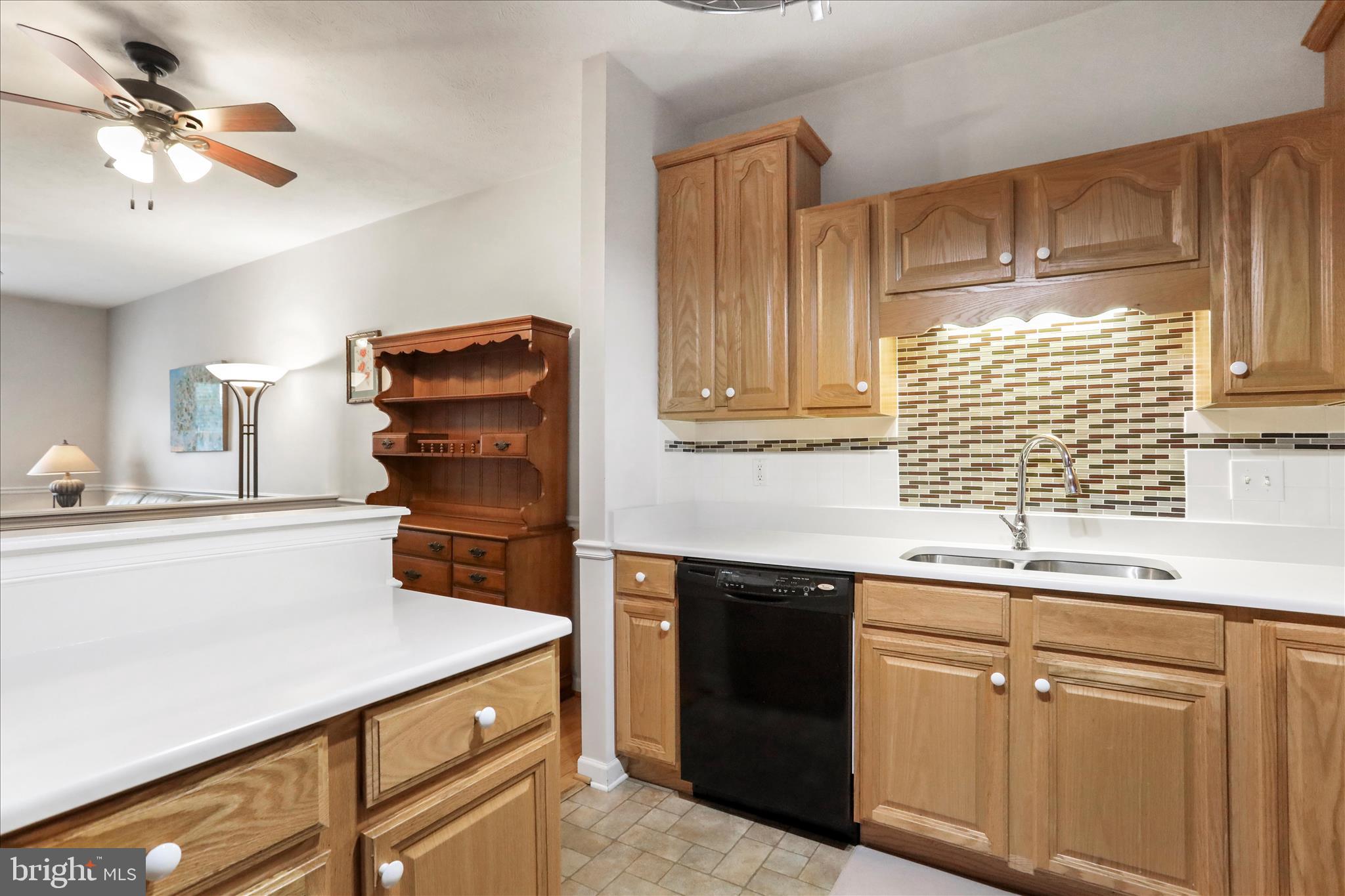 SUMMERLAND MANOR - Residential