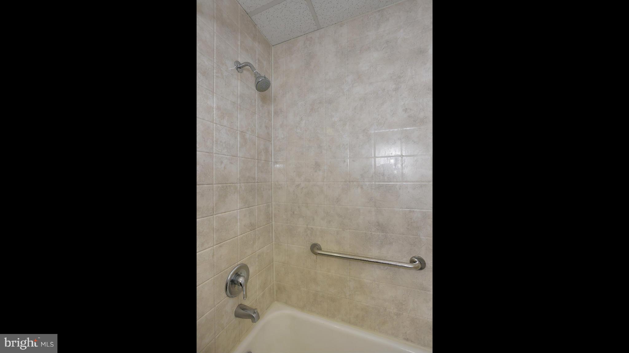 ROLAND TERRACE - Residential