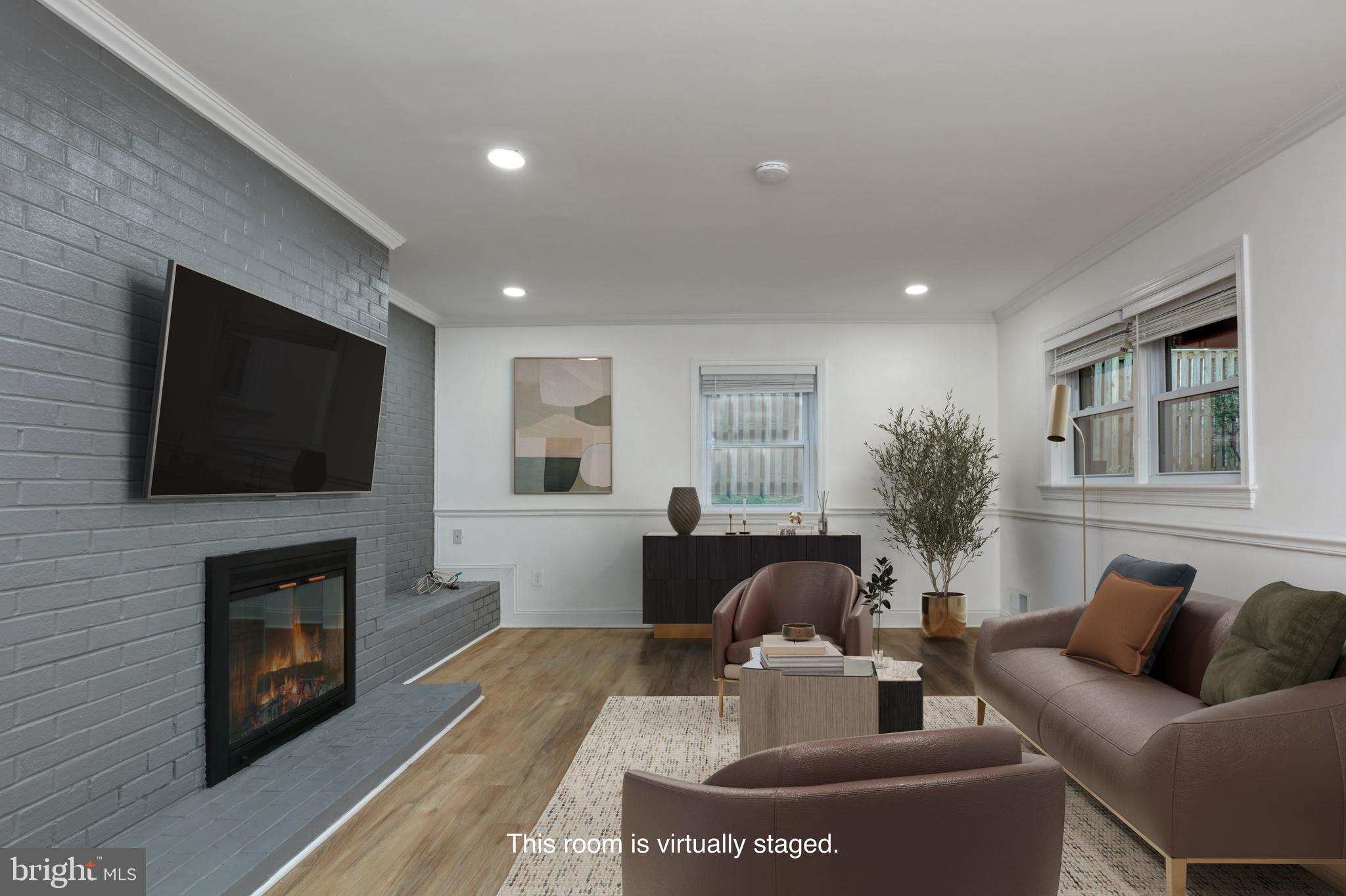 GOLF CLUB MANOR - Residential Lease