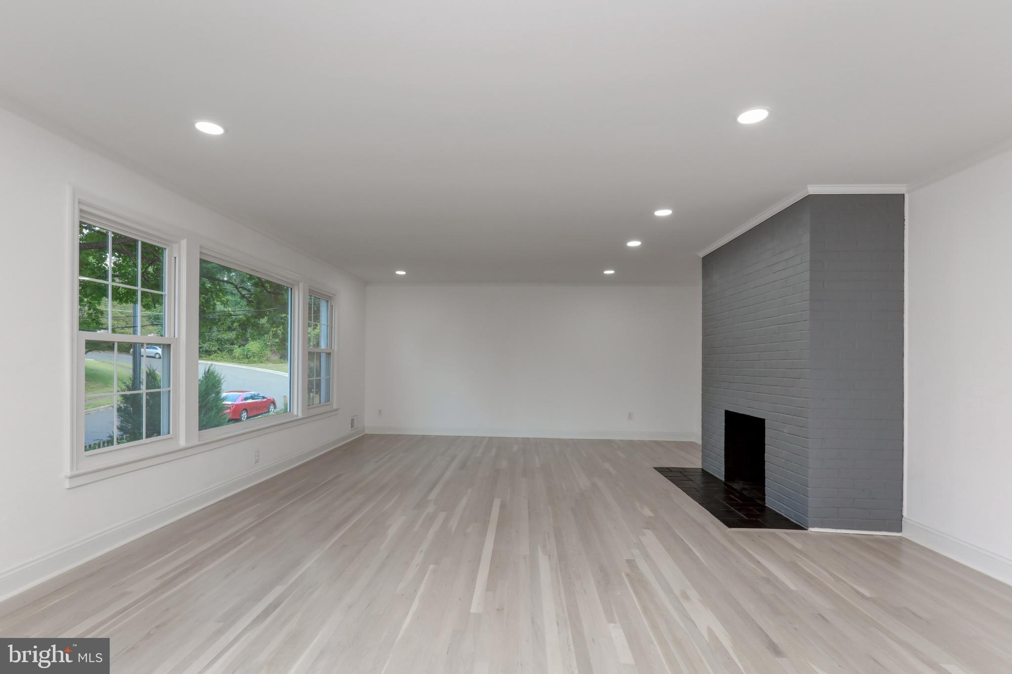 GOLF CLUB MANOR - Residential Lease