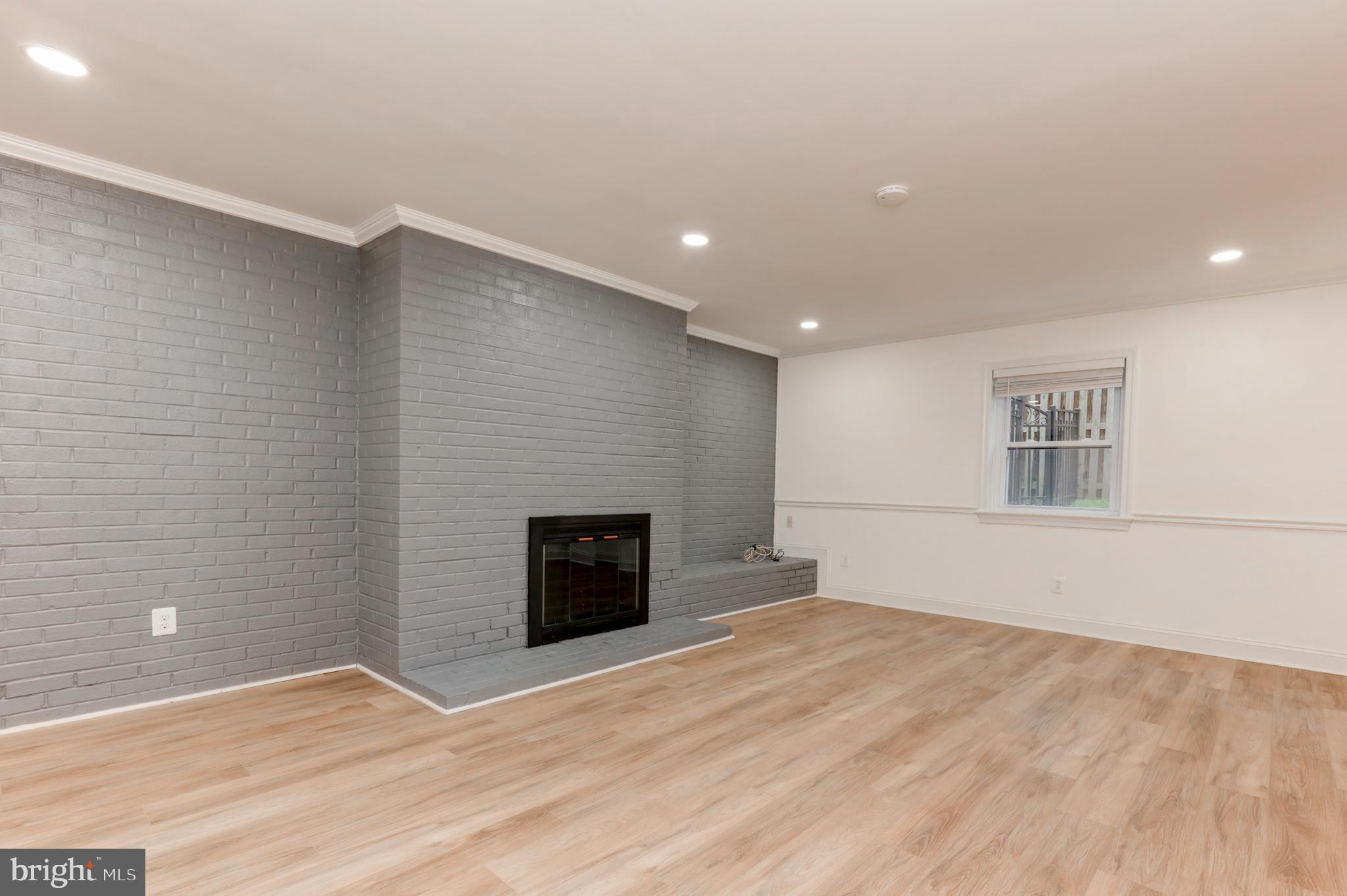 GOLF CLUB MANOR - Residential Lease