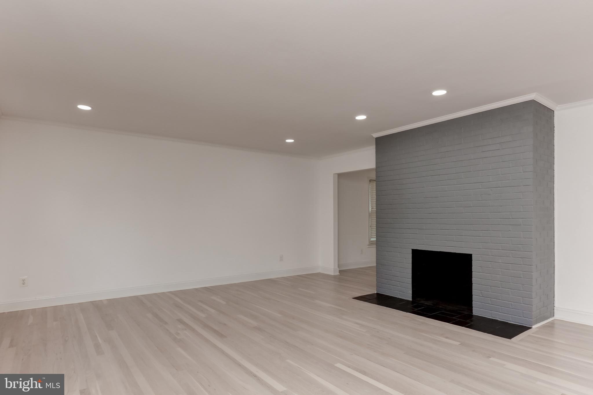 GOLF CLUB MANOR - Residential Lease