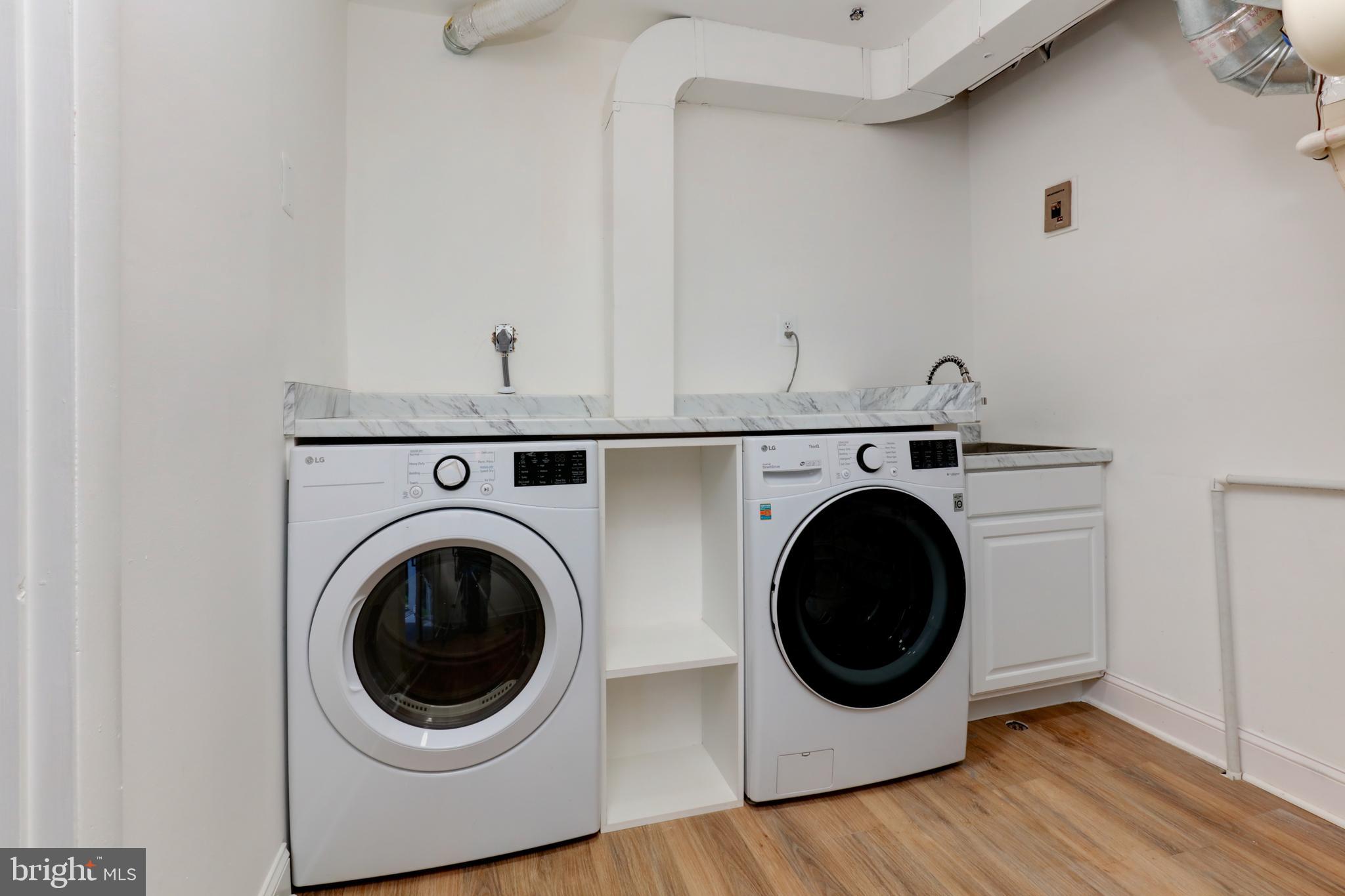 GOLF CLUB MANOR - Residential Lease