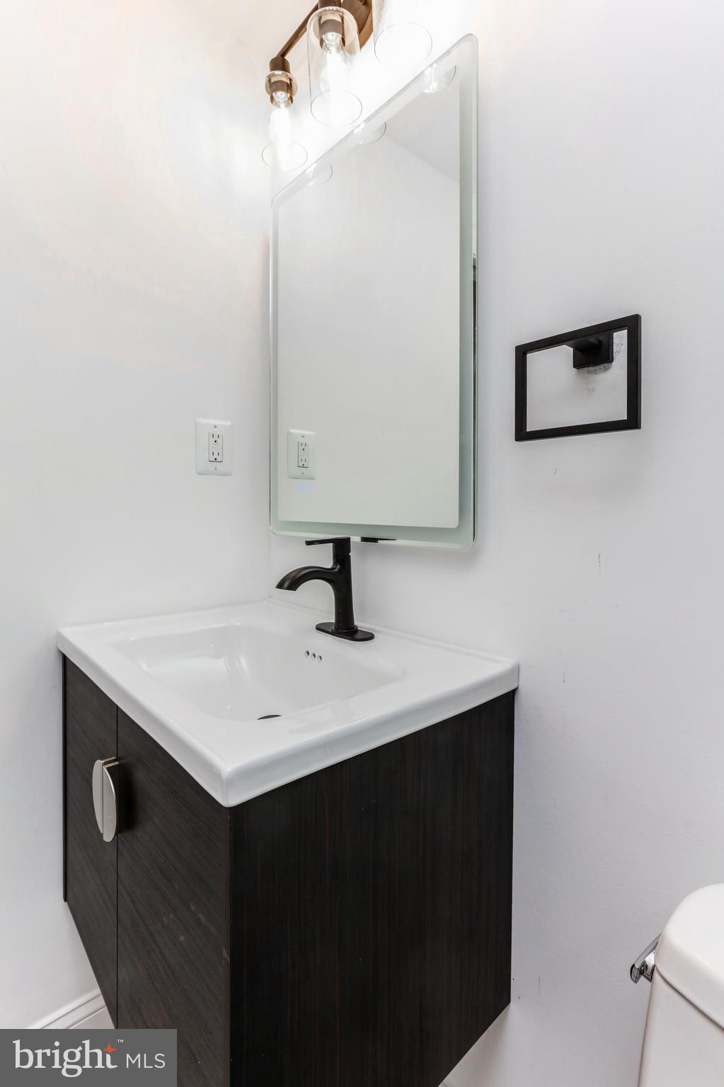 GOLF CLUB MANOR - Residential Lease