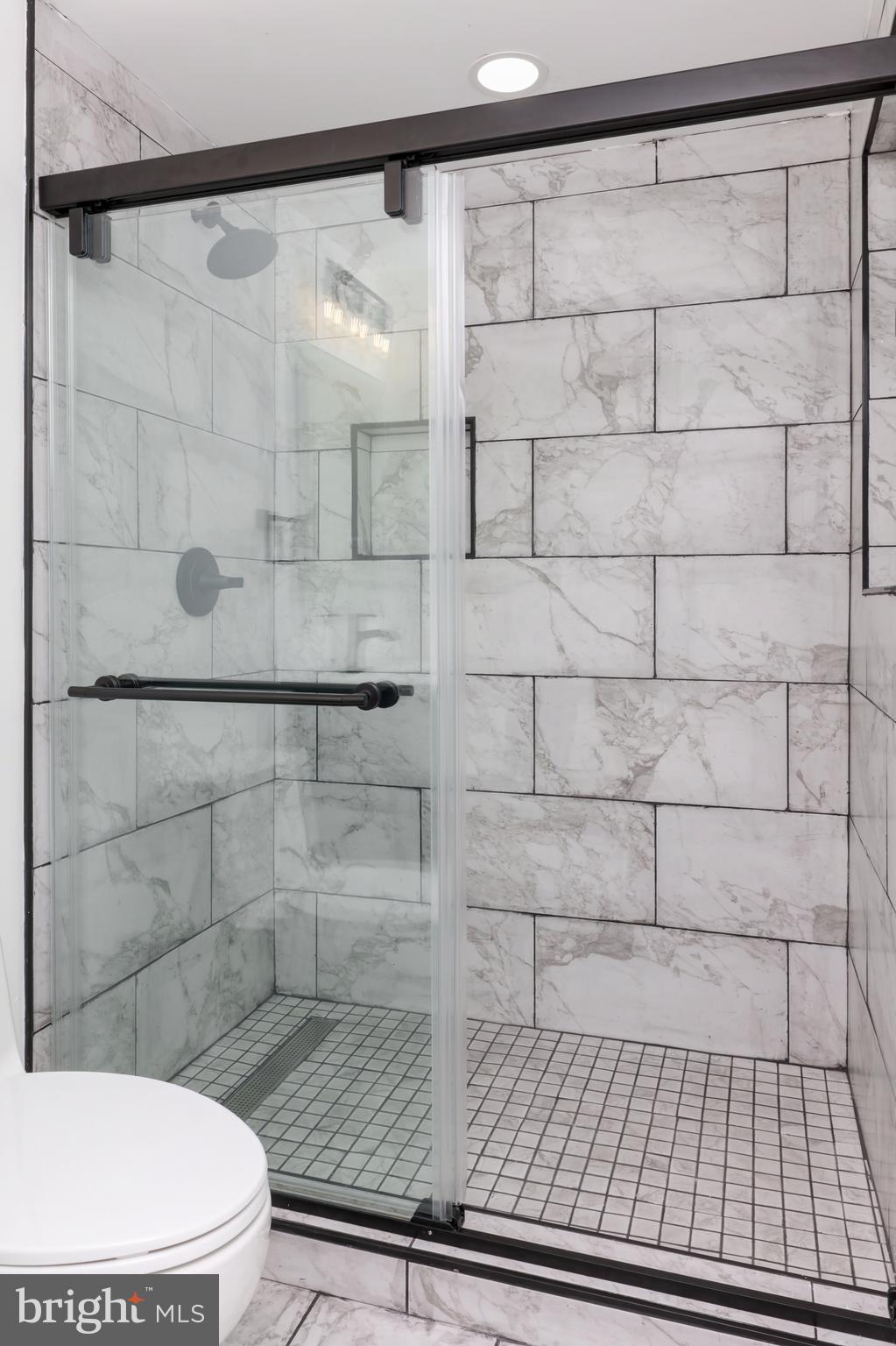 GOLF CLUB MANOR - Residential Lease