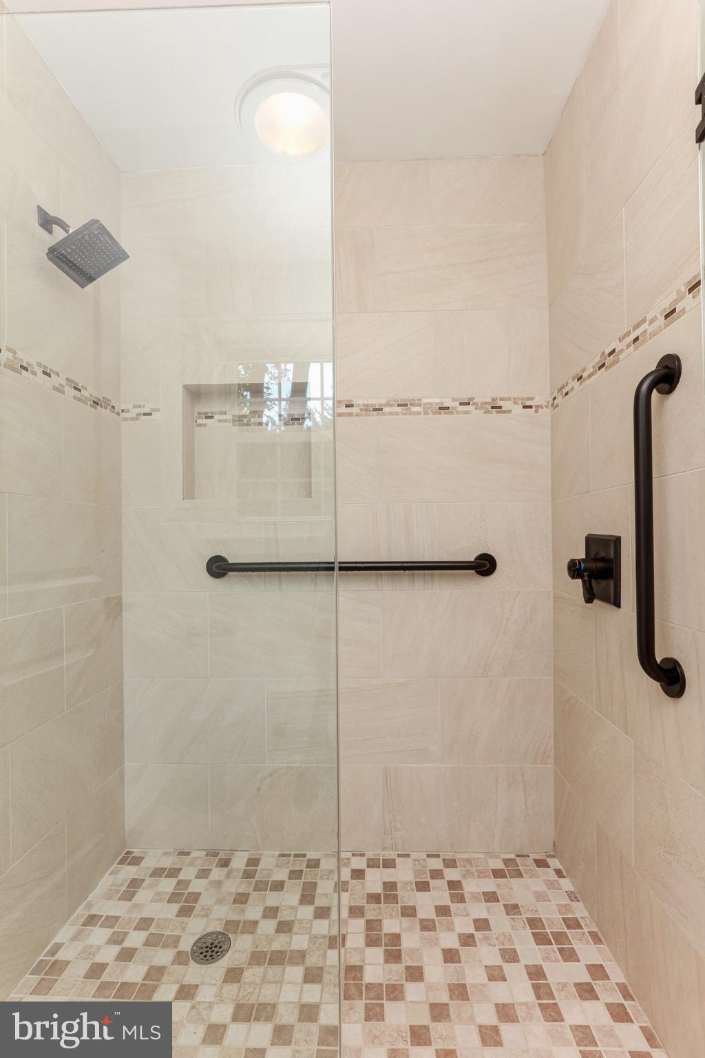 GOLF CLUB MANOR - Residential Lease