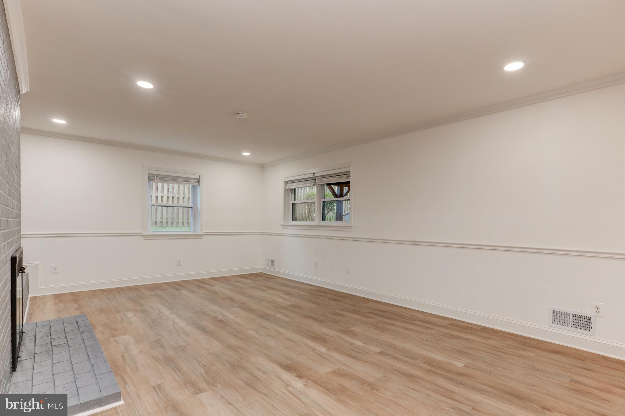 GOLF CLUB MANOR - Residential Lease