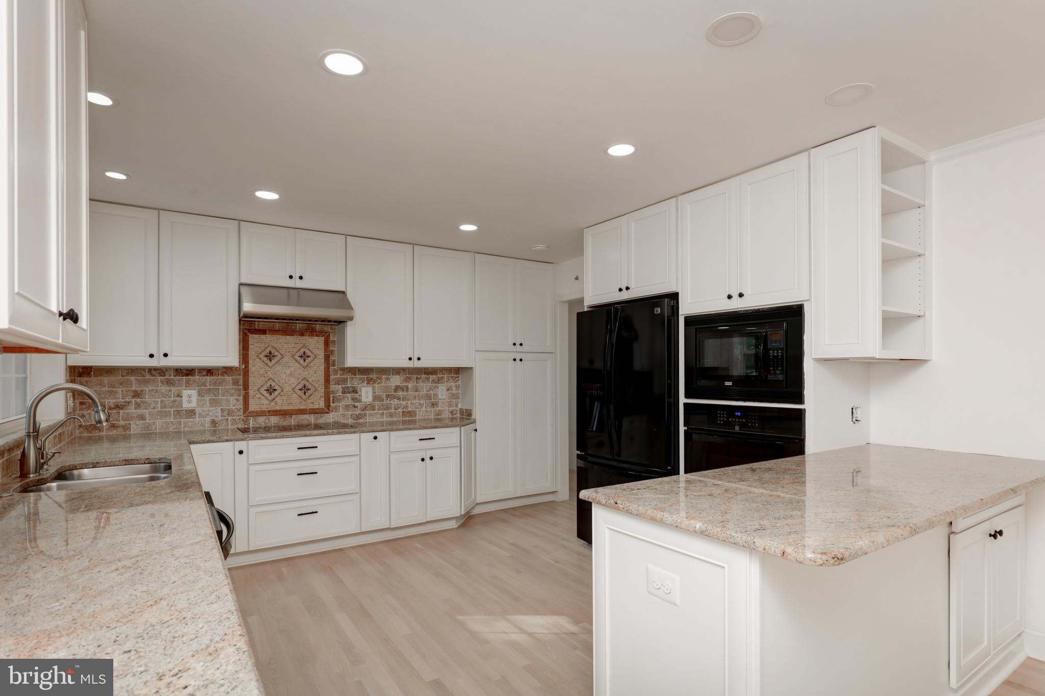 GOLF CLUB MANOR - Residential Lease