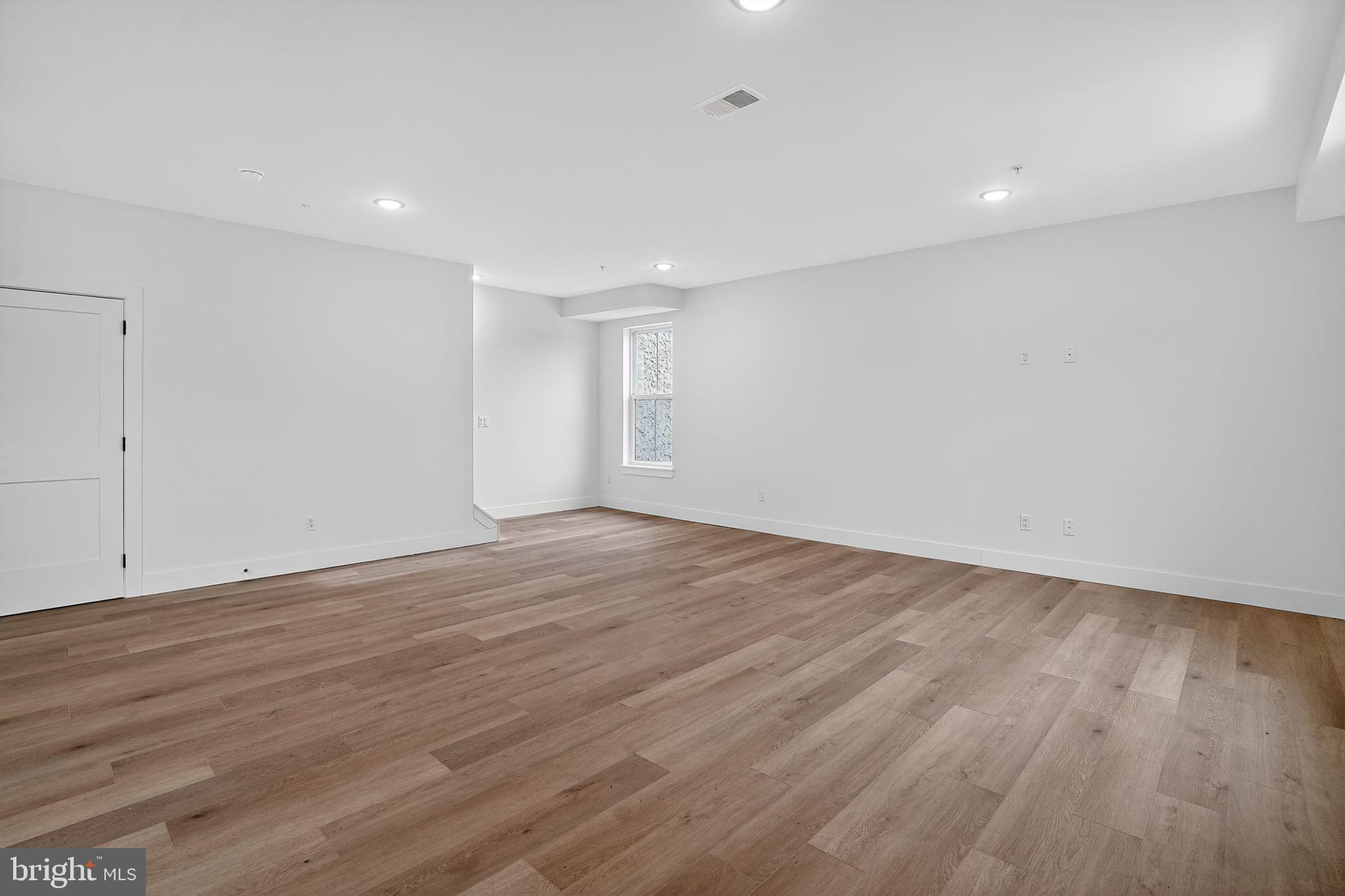 GERMANTOWN (EAST) - Residential