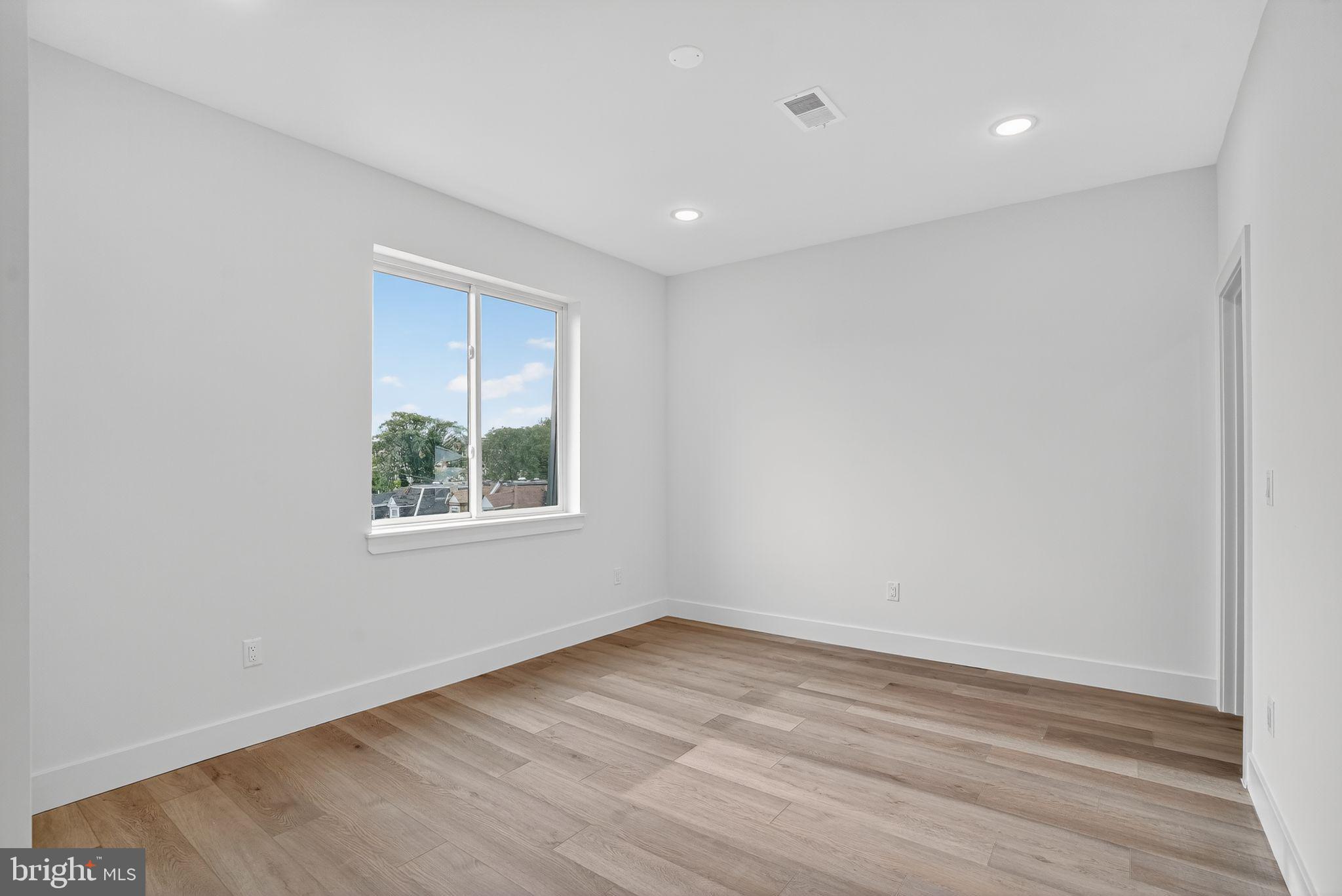 GERMANTOWN (EAST) - Residential