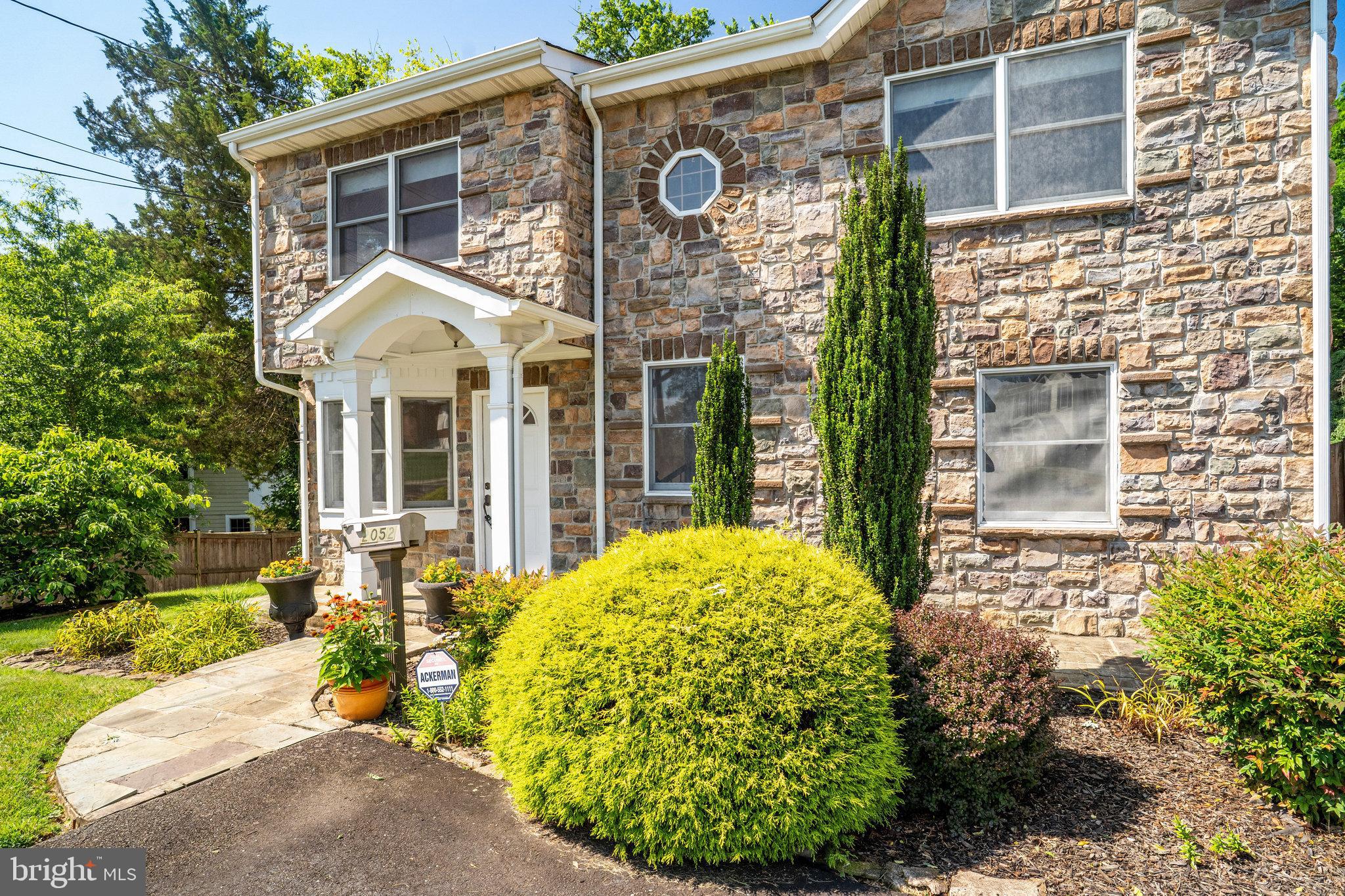 2052 ARCH DRIVE