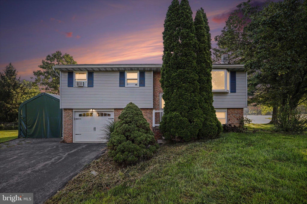 Photo of 140 Brian Drive, EPHRATA, PA 17522 (MLS # PALA2095164)